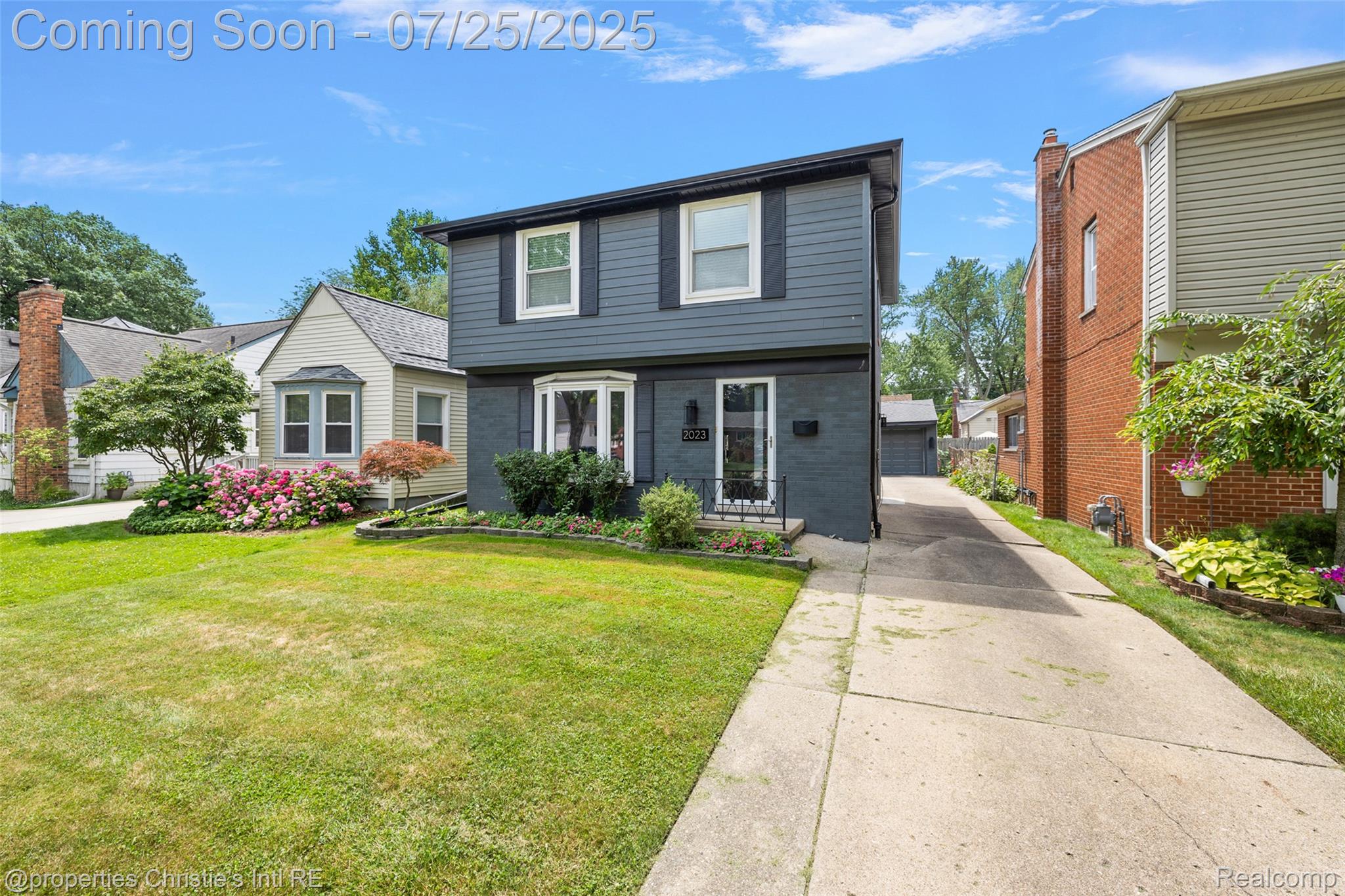 2023 Roslyn Road