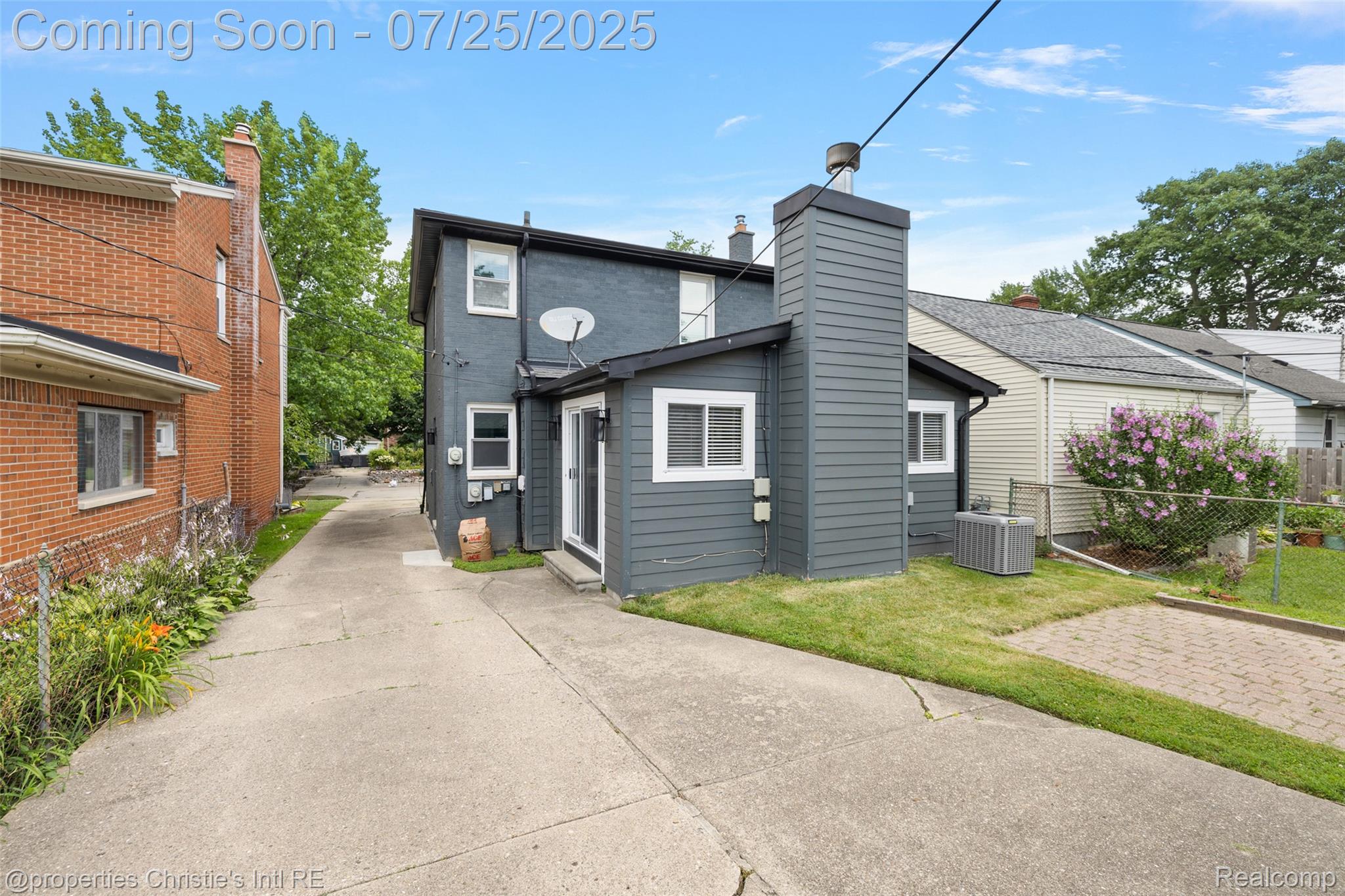 2023 Roslyn Road