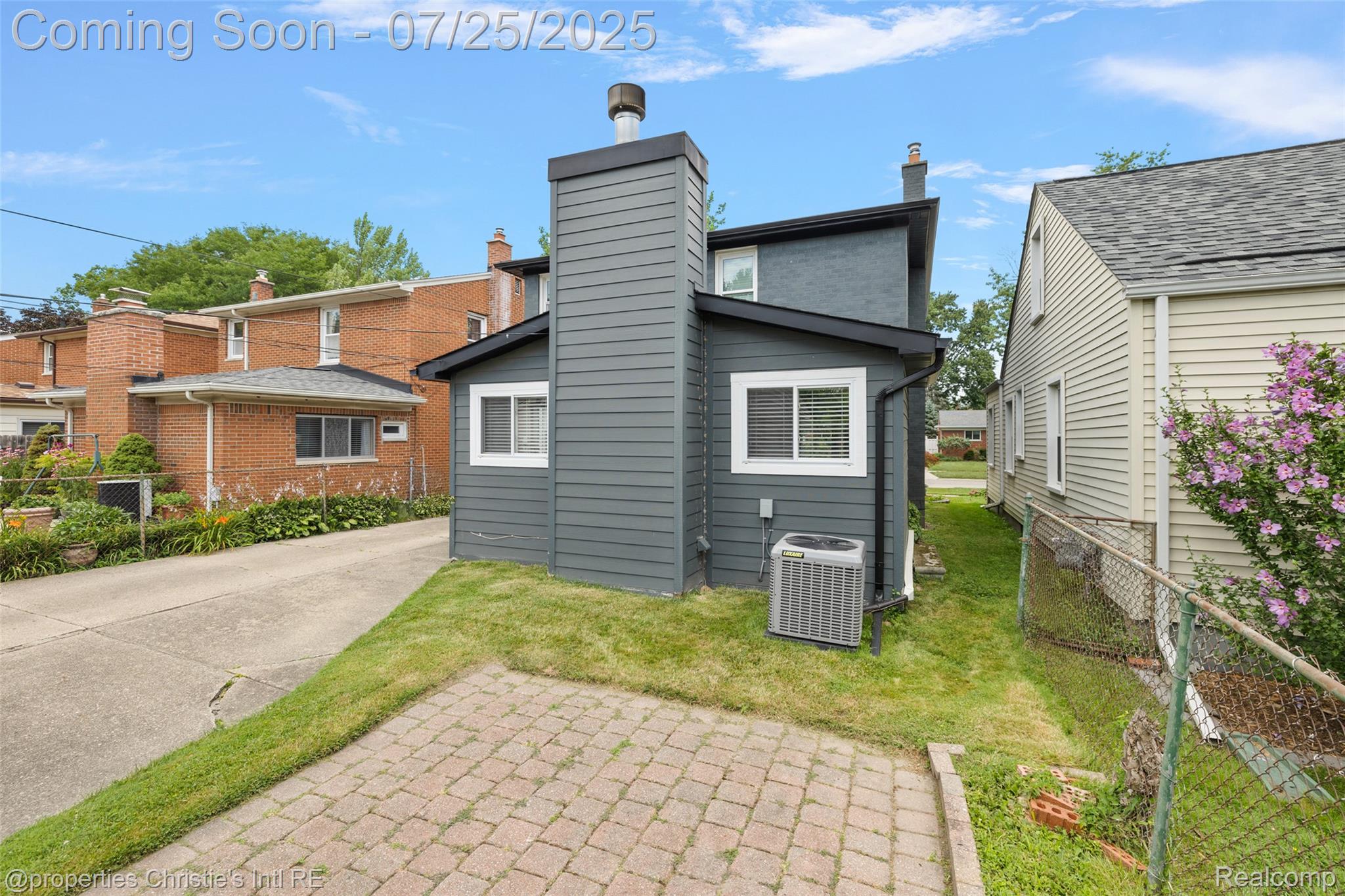 2023 Roslyn Road