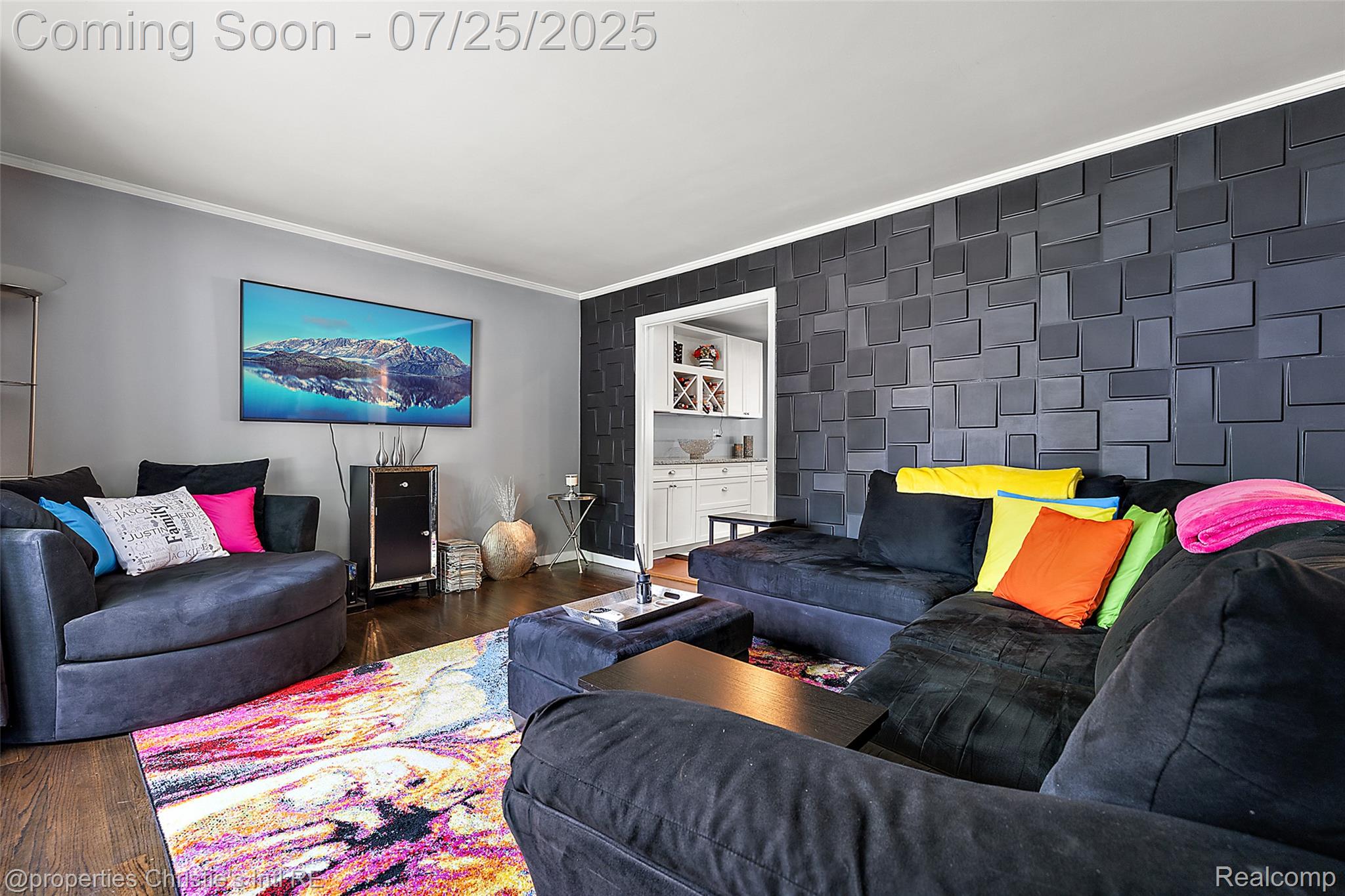 2023 Roslyn Road