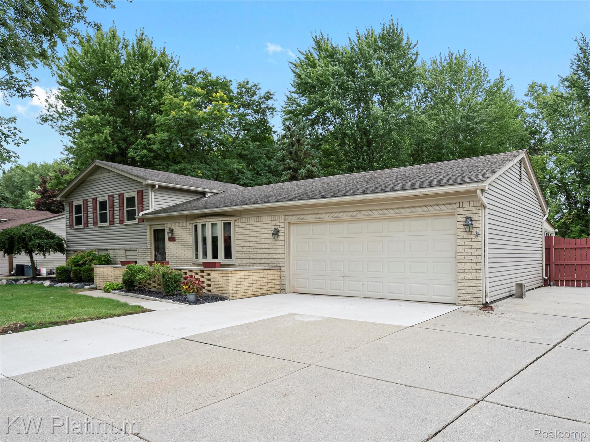 33572 Roselawn Street