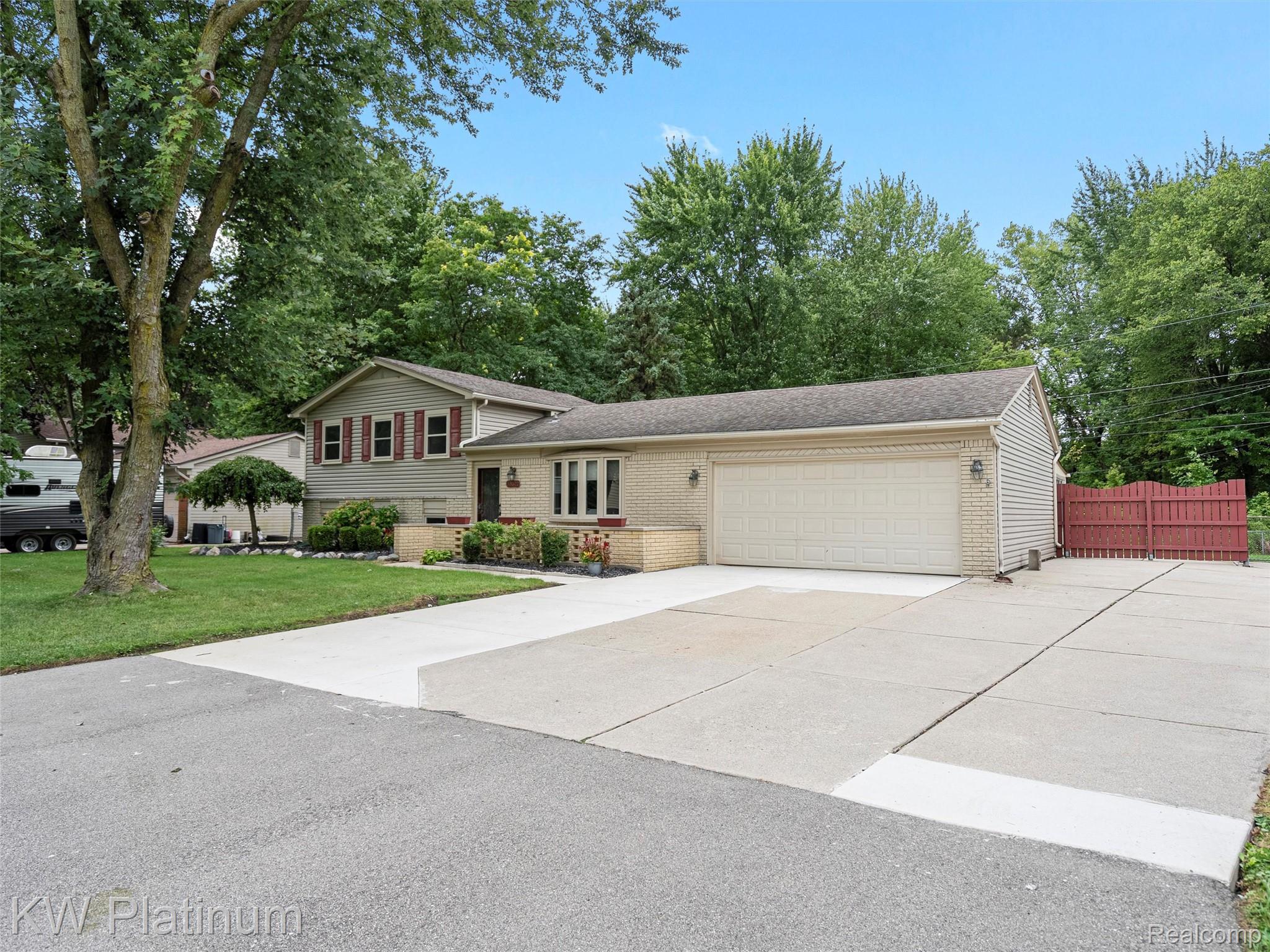 33572 Roselawn Street