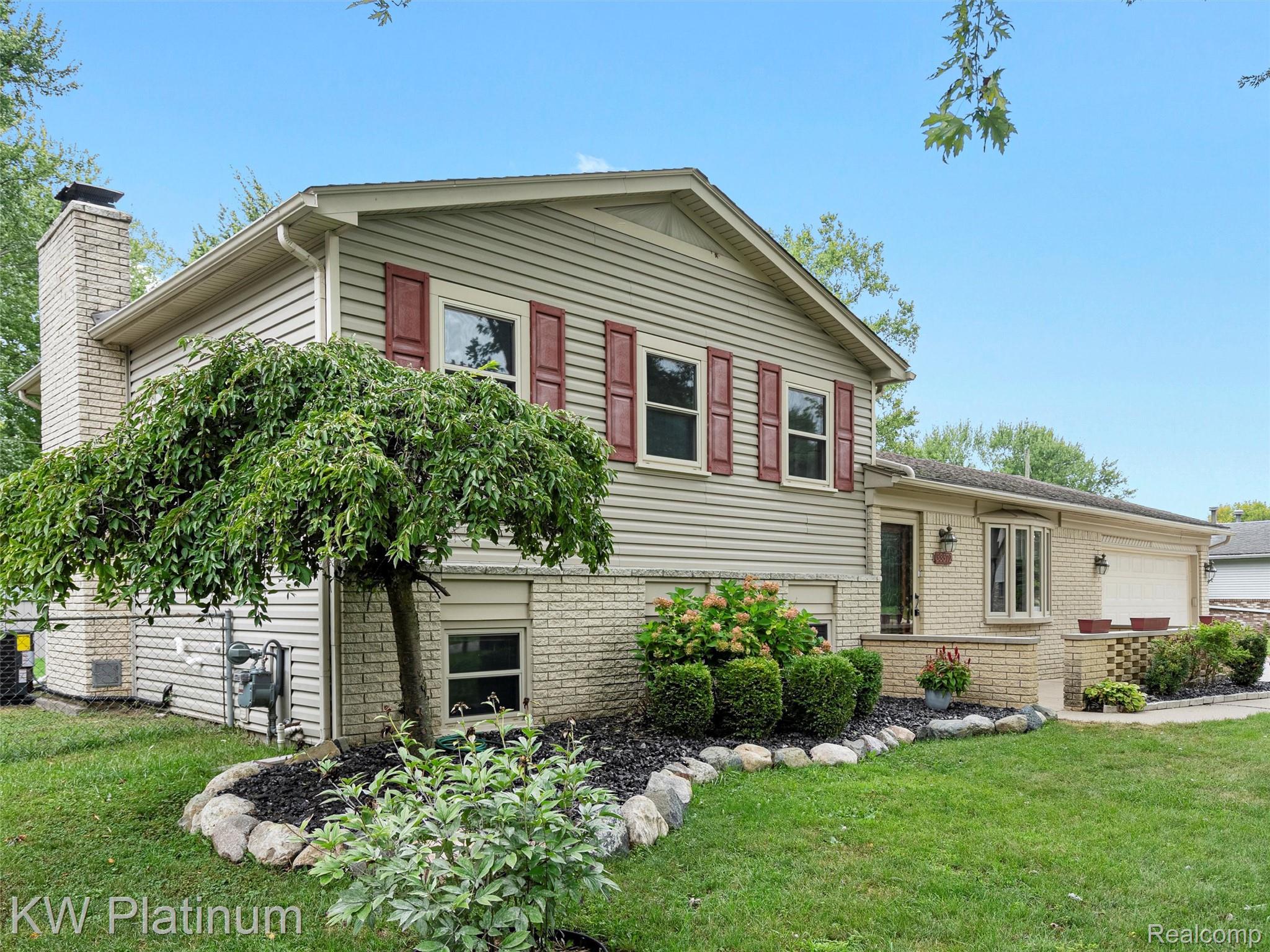 33572 Roselawn Street