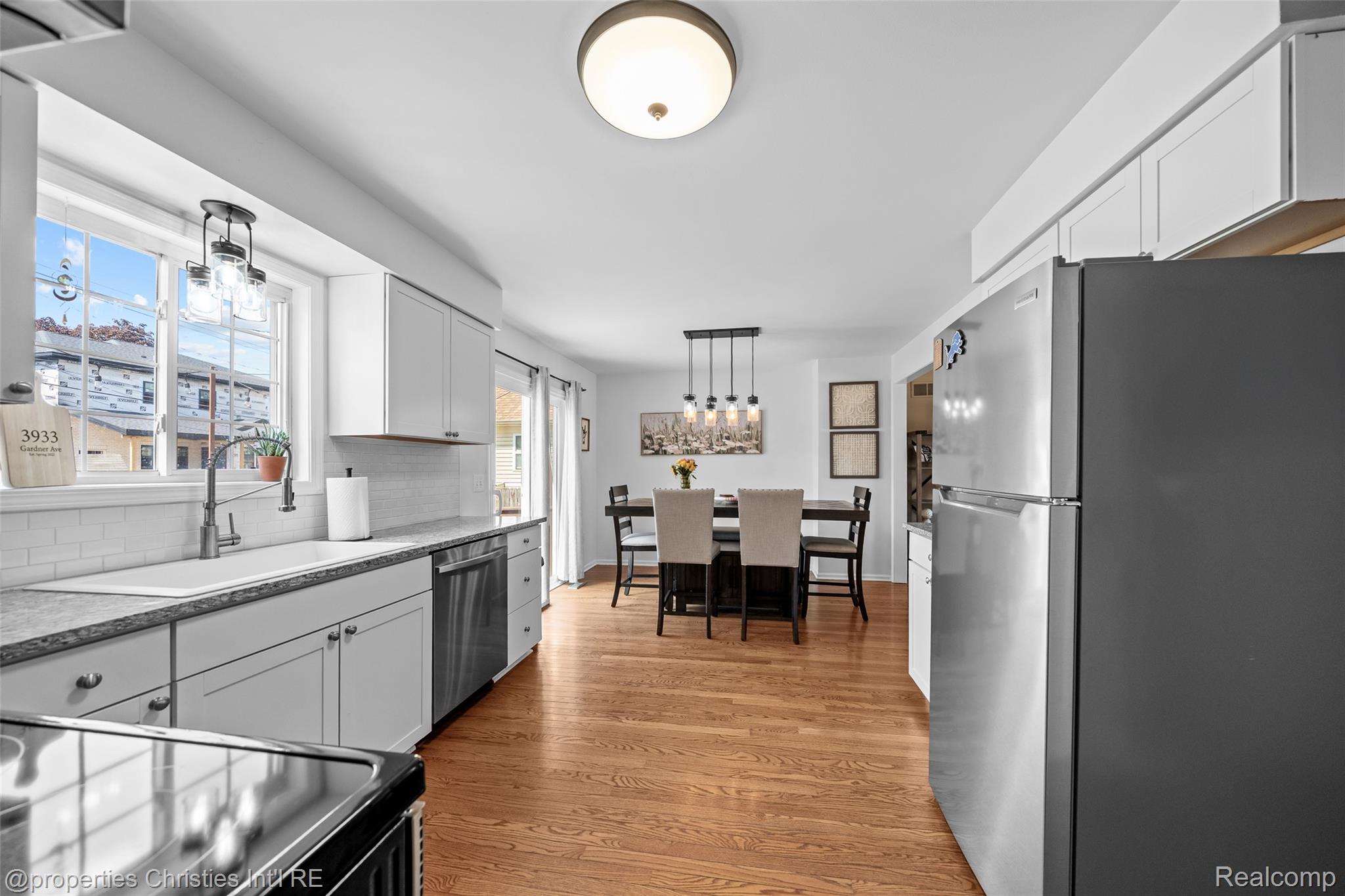 3933 Gardner Avenue