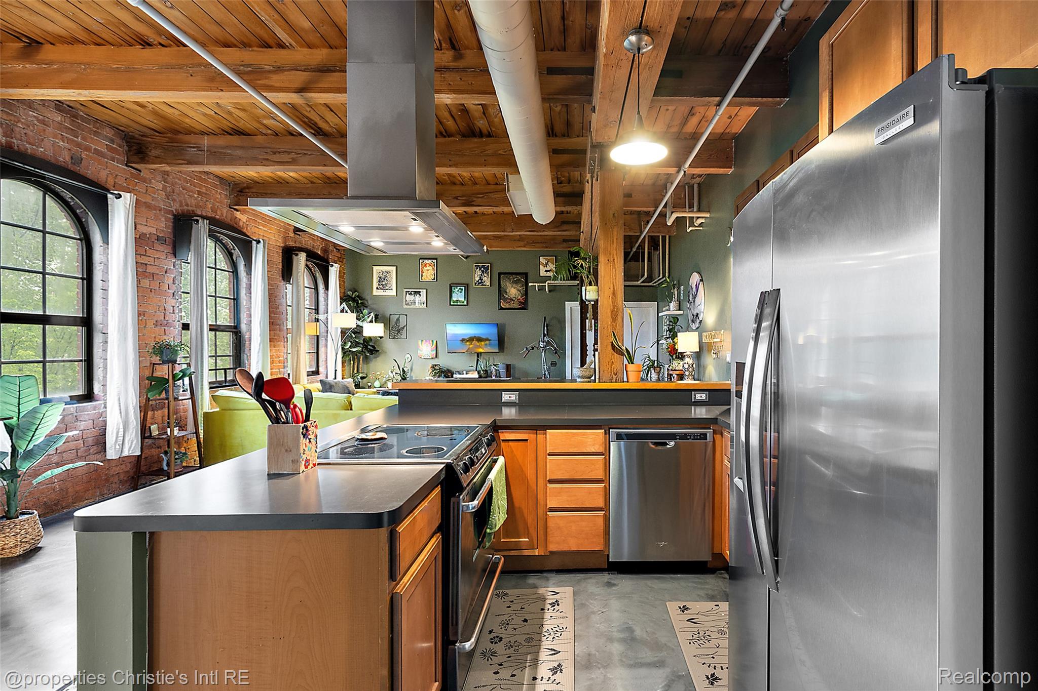 6533 E Jefferson Avenue 312W