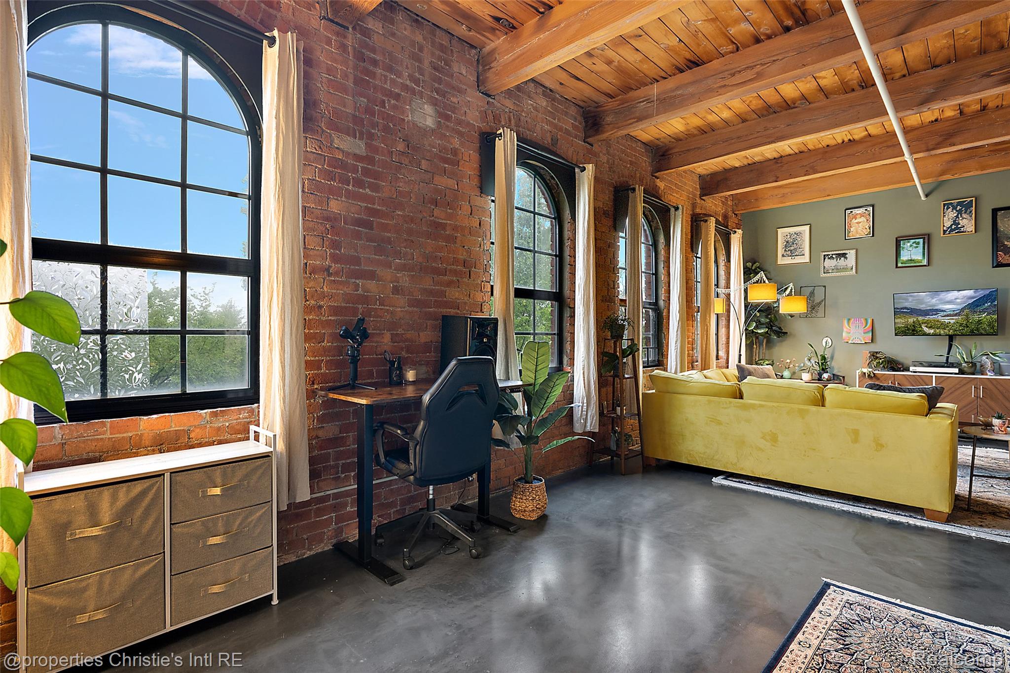 6533 E Jefferson Avenue 312W