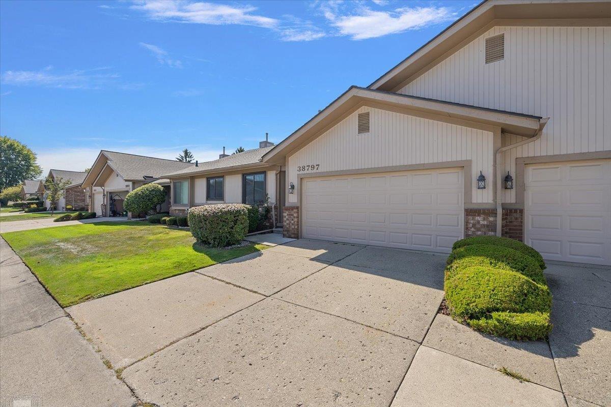 38797 Windmill Pointe Drive