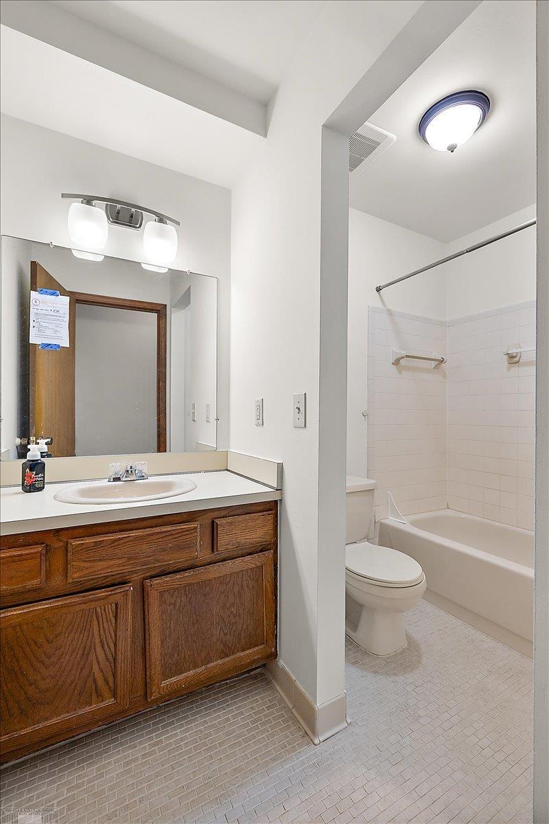 38797 Windmill Pointe Drive