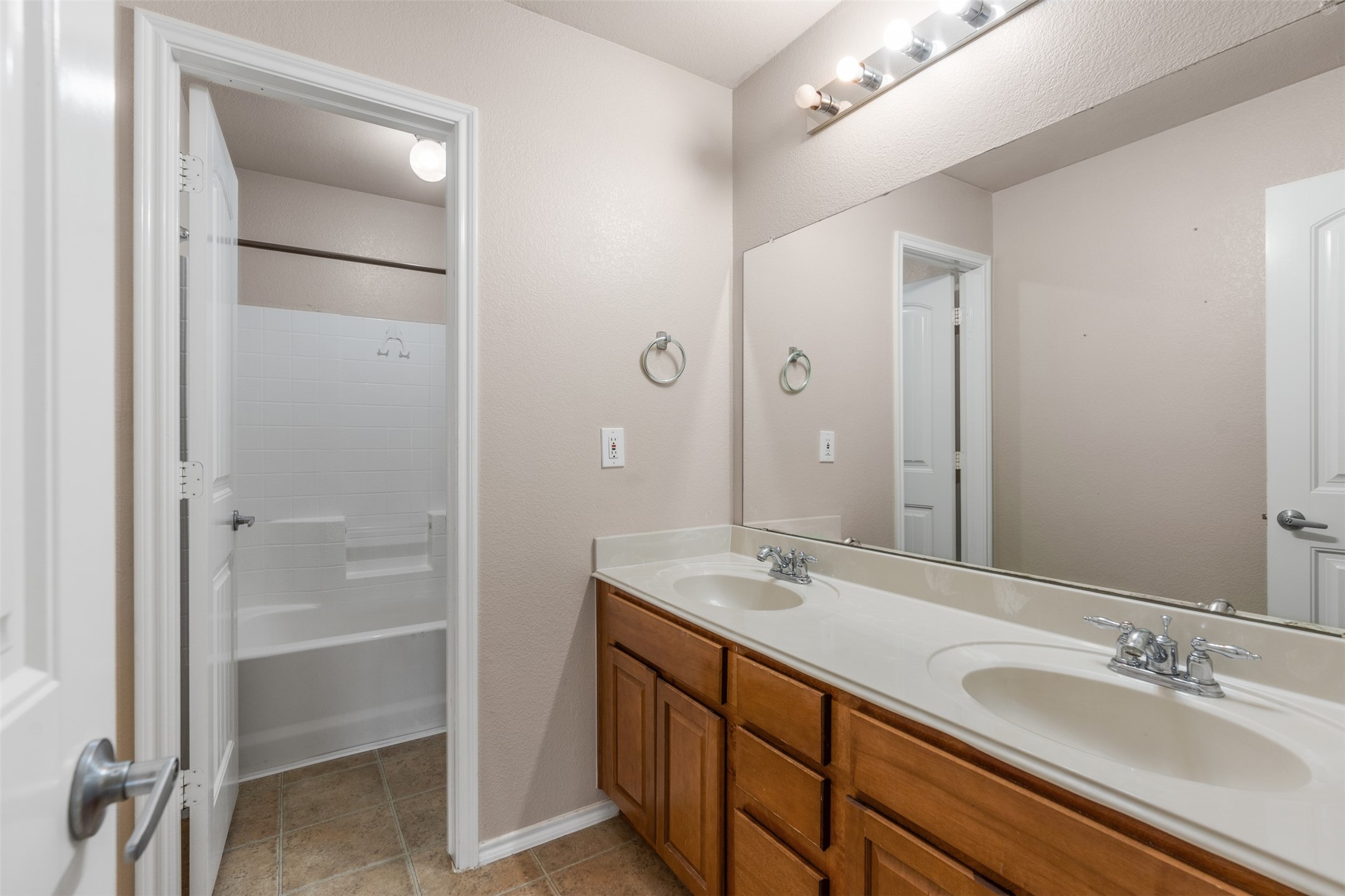 4011 Silver Lake Trail