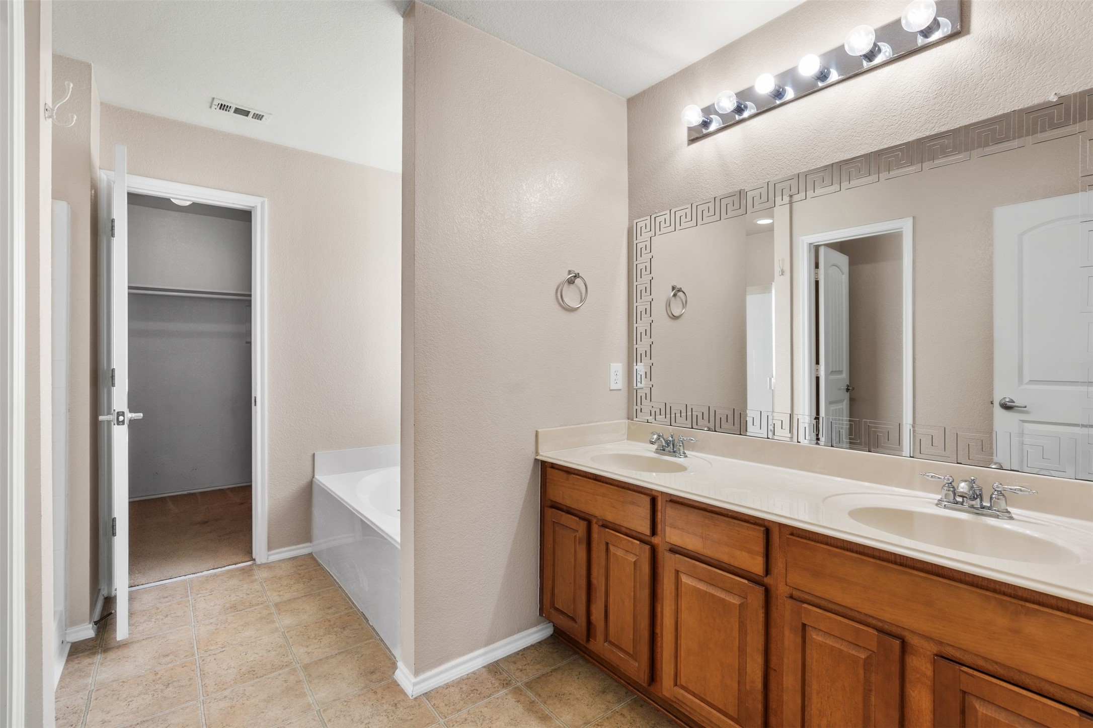 4011 Silver Lake Trail