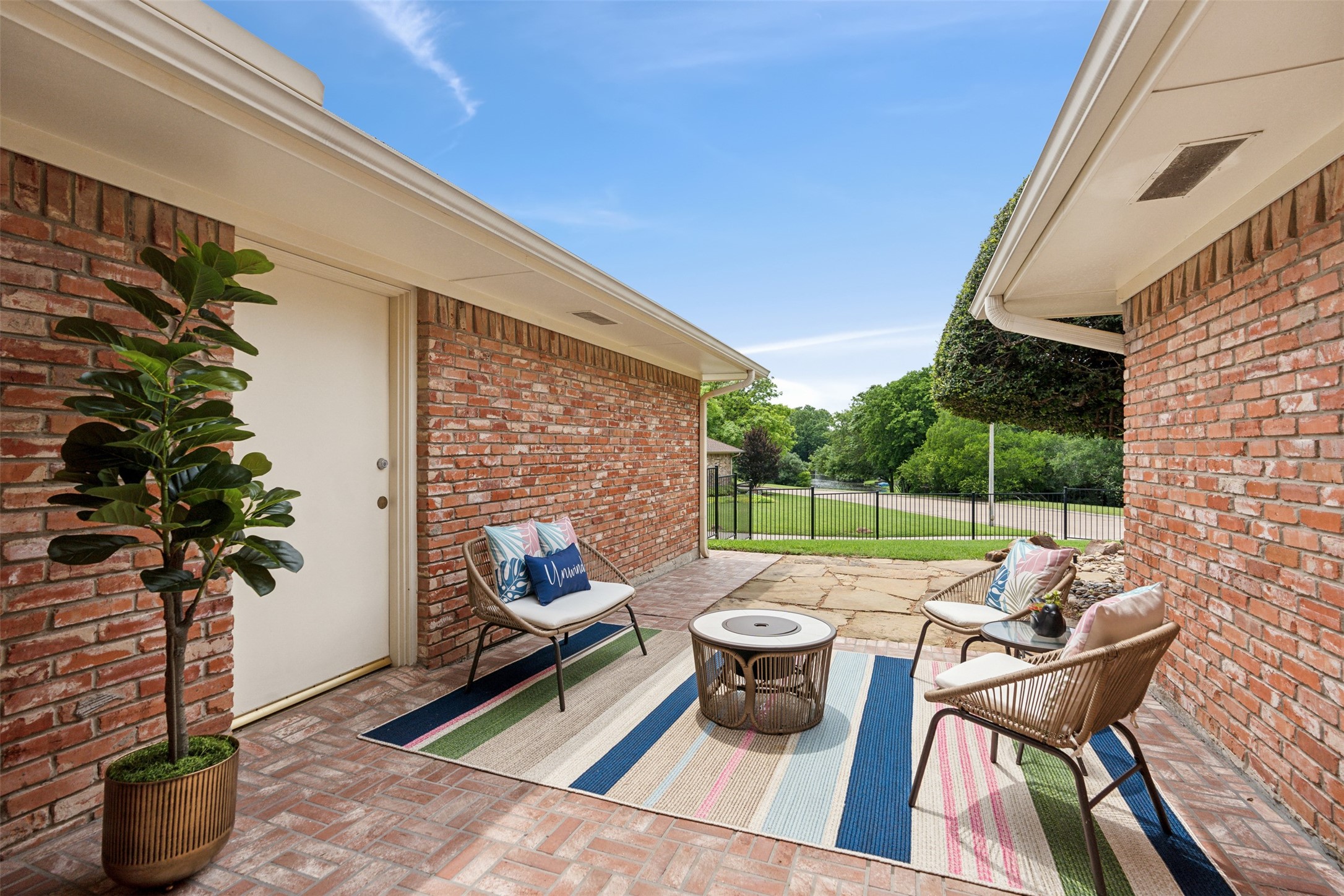 10203 Shadow Way
