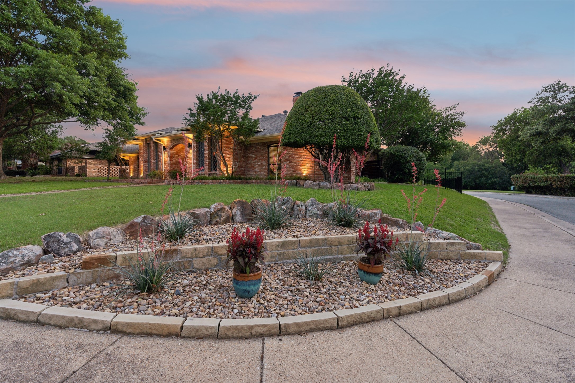 10203 Shadow Way