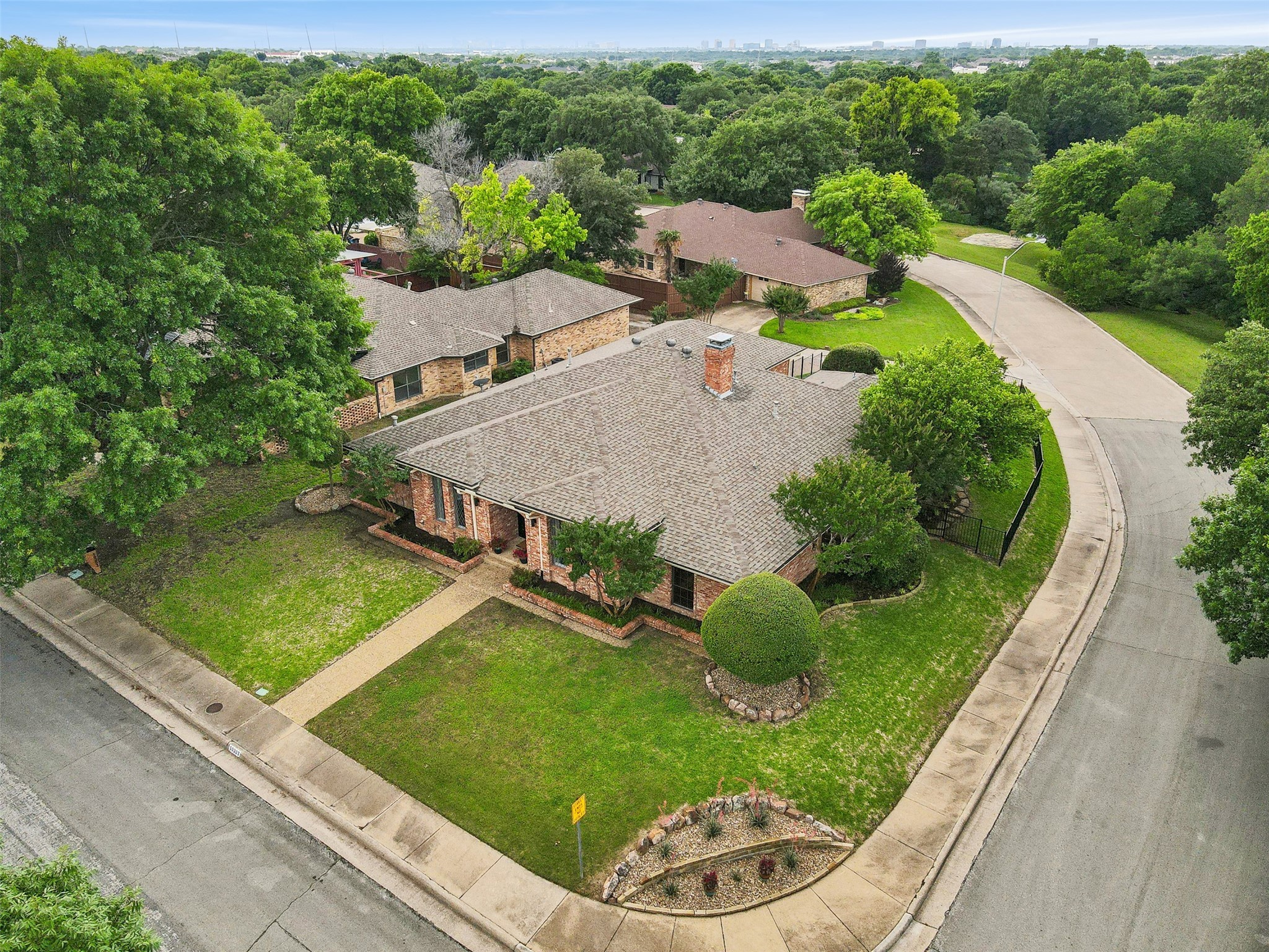 10203 Shadow Way