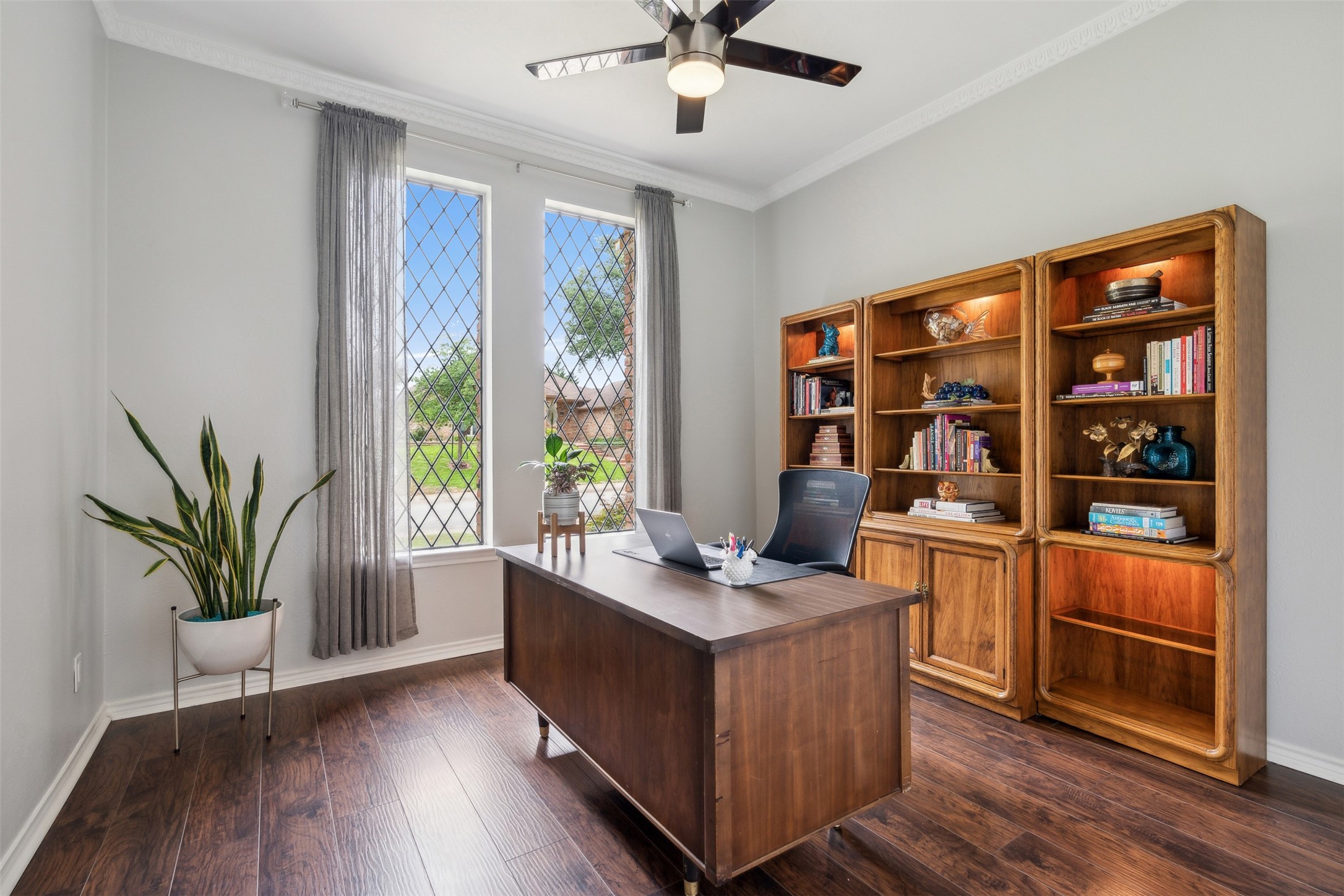 10203 Shadow Way