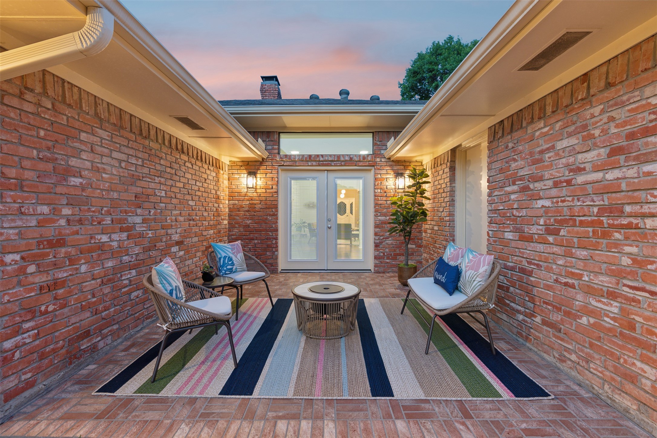 10203 Shadow Way