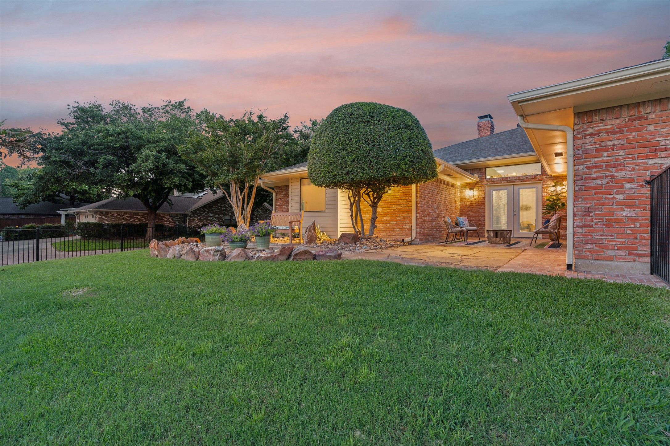 10203 Shadow Way