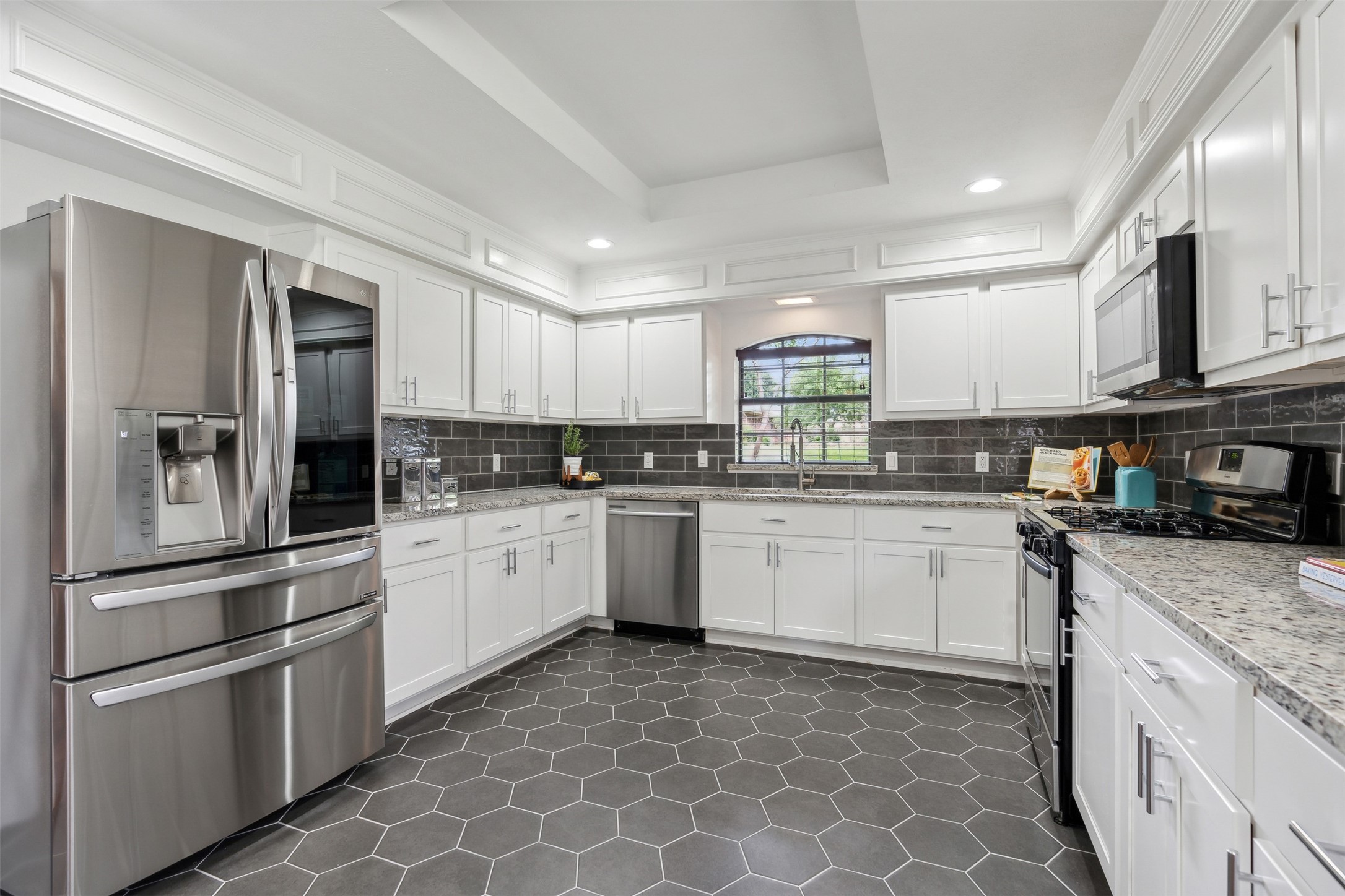 10203 Shadow Way