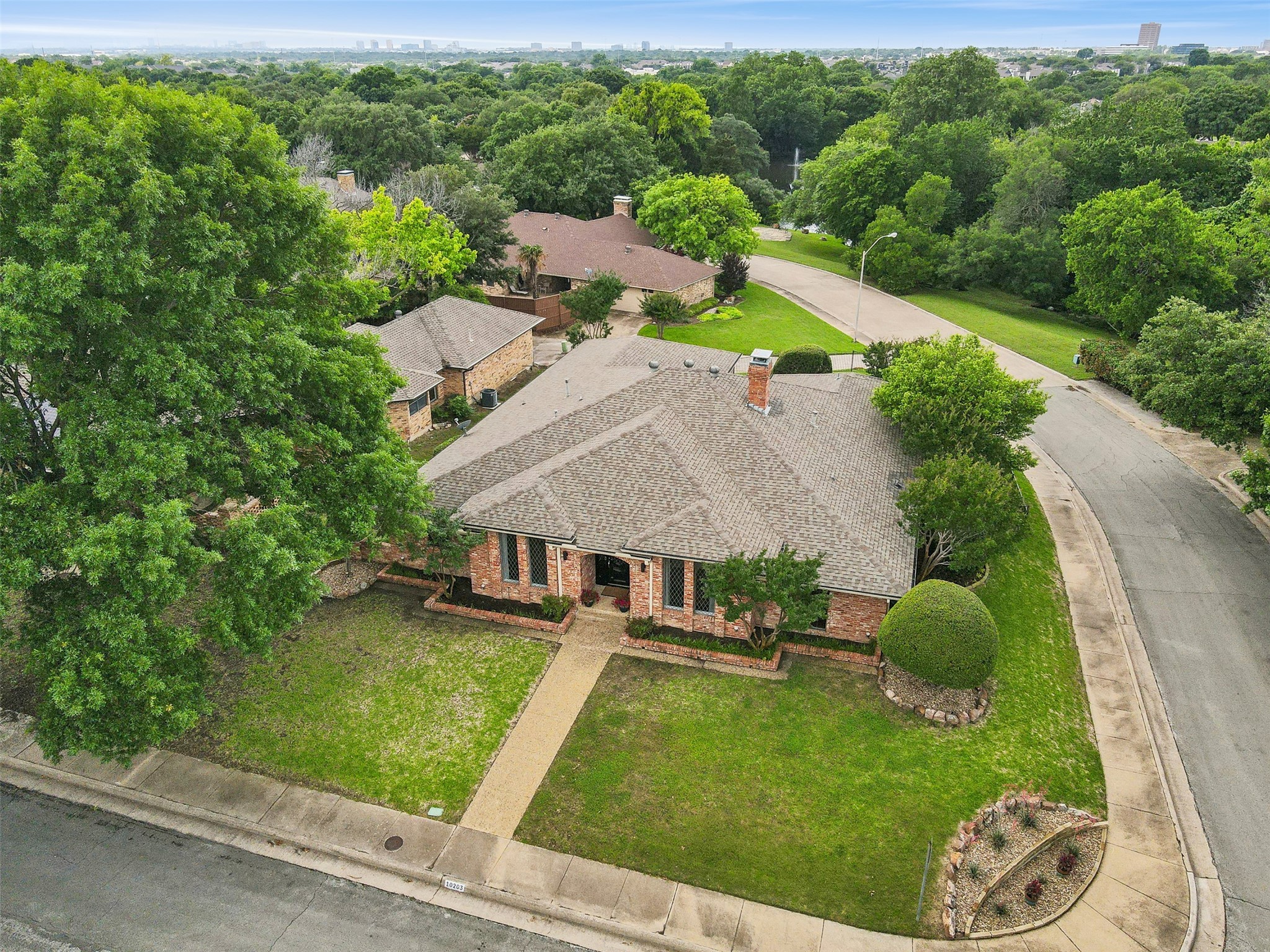 10203 Shadow Way