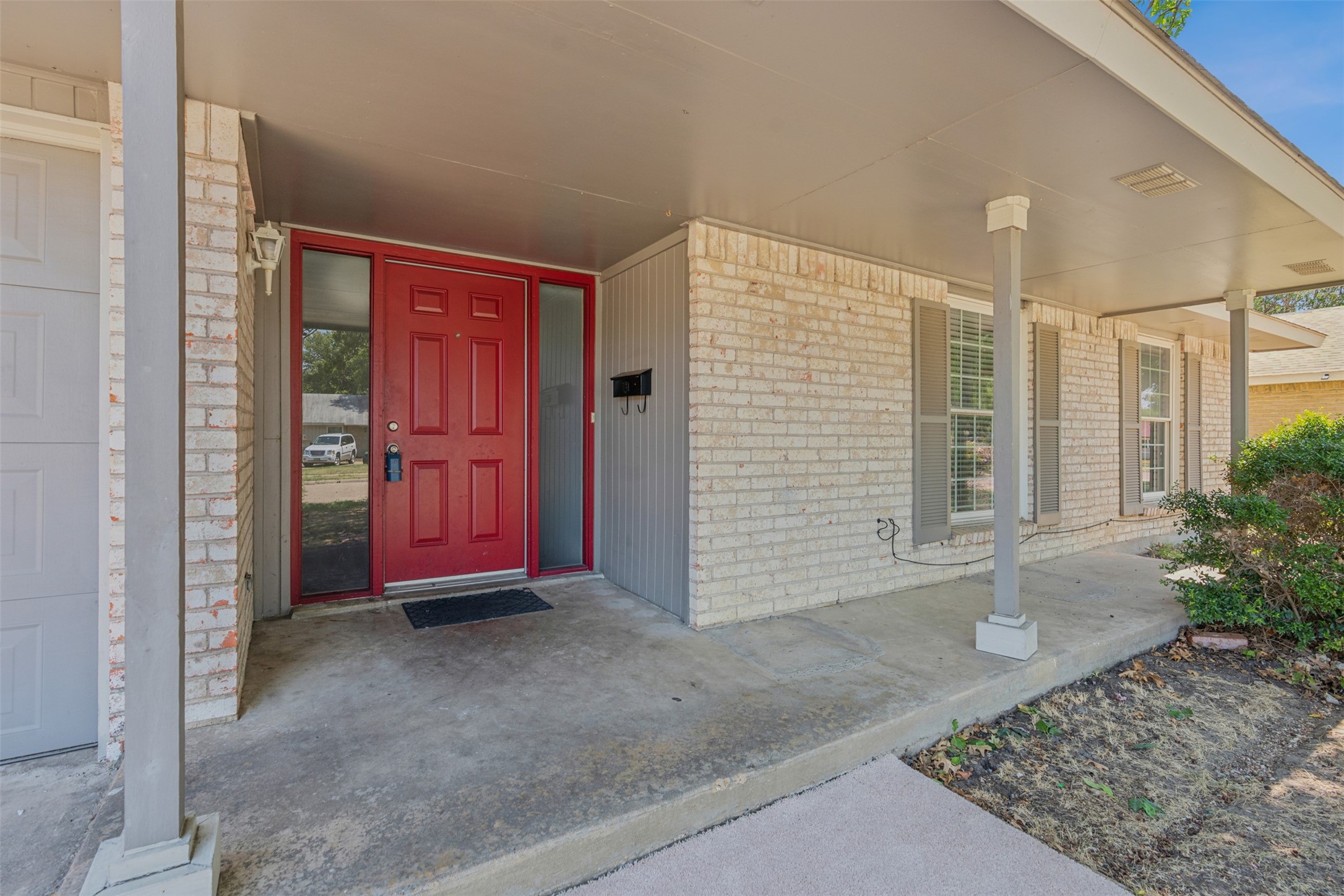 813 Greenbriar Drive