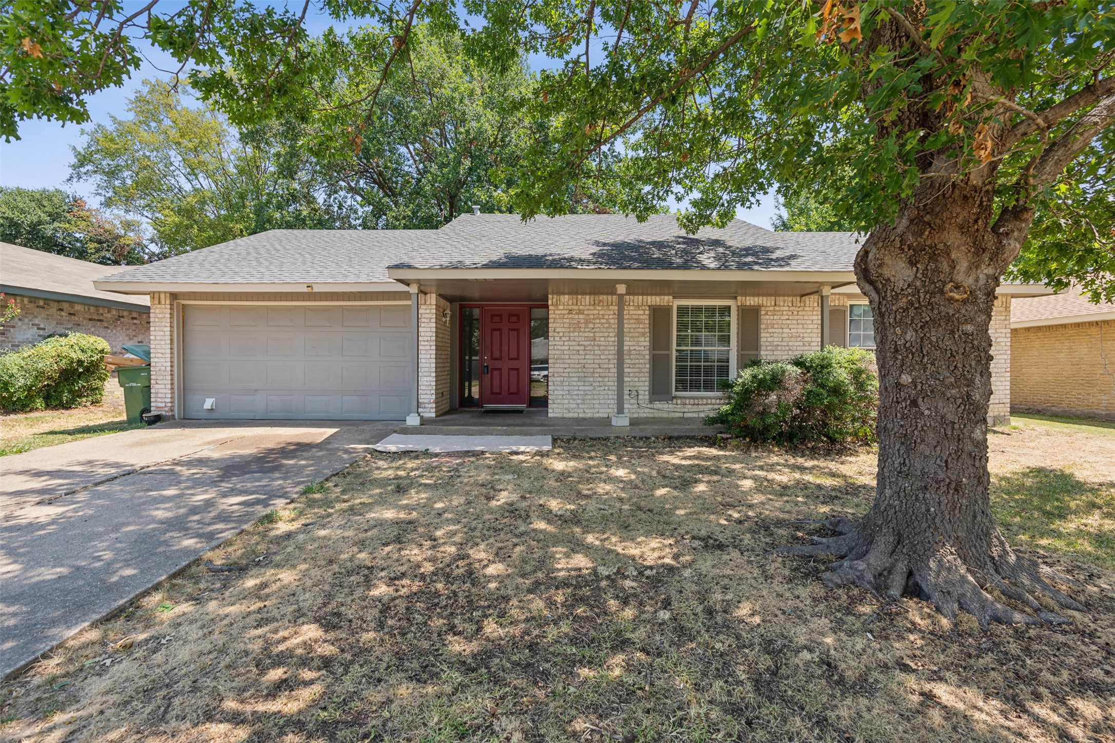 813 Greenbriar Drive