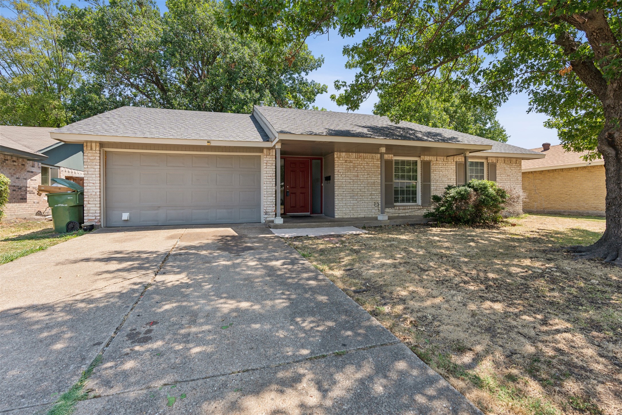 813 Greenbriar Drive