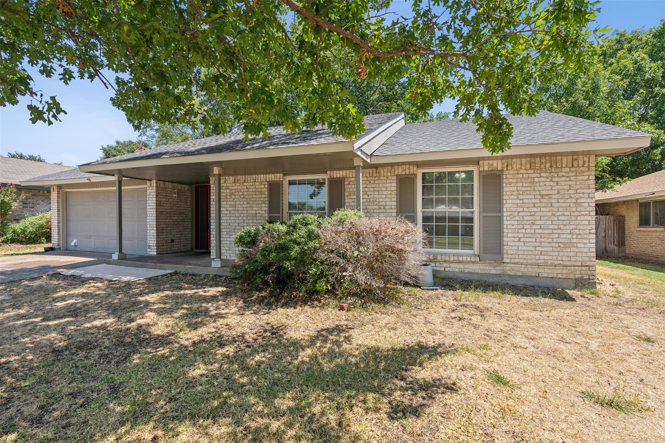813 Greenbriar Drive