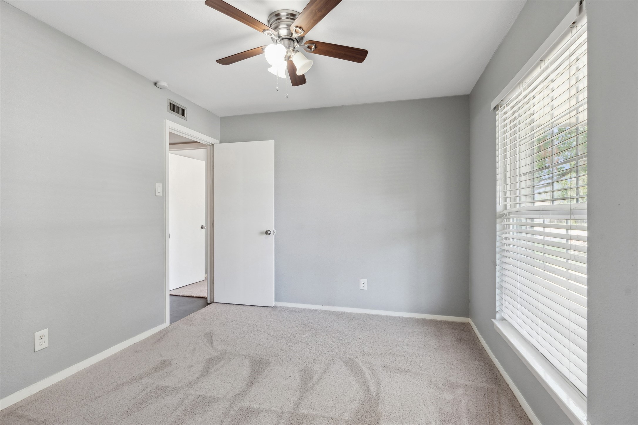 813 Greenbriar Drive