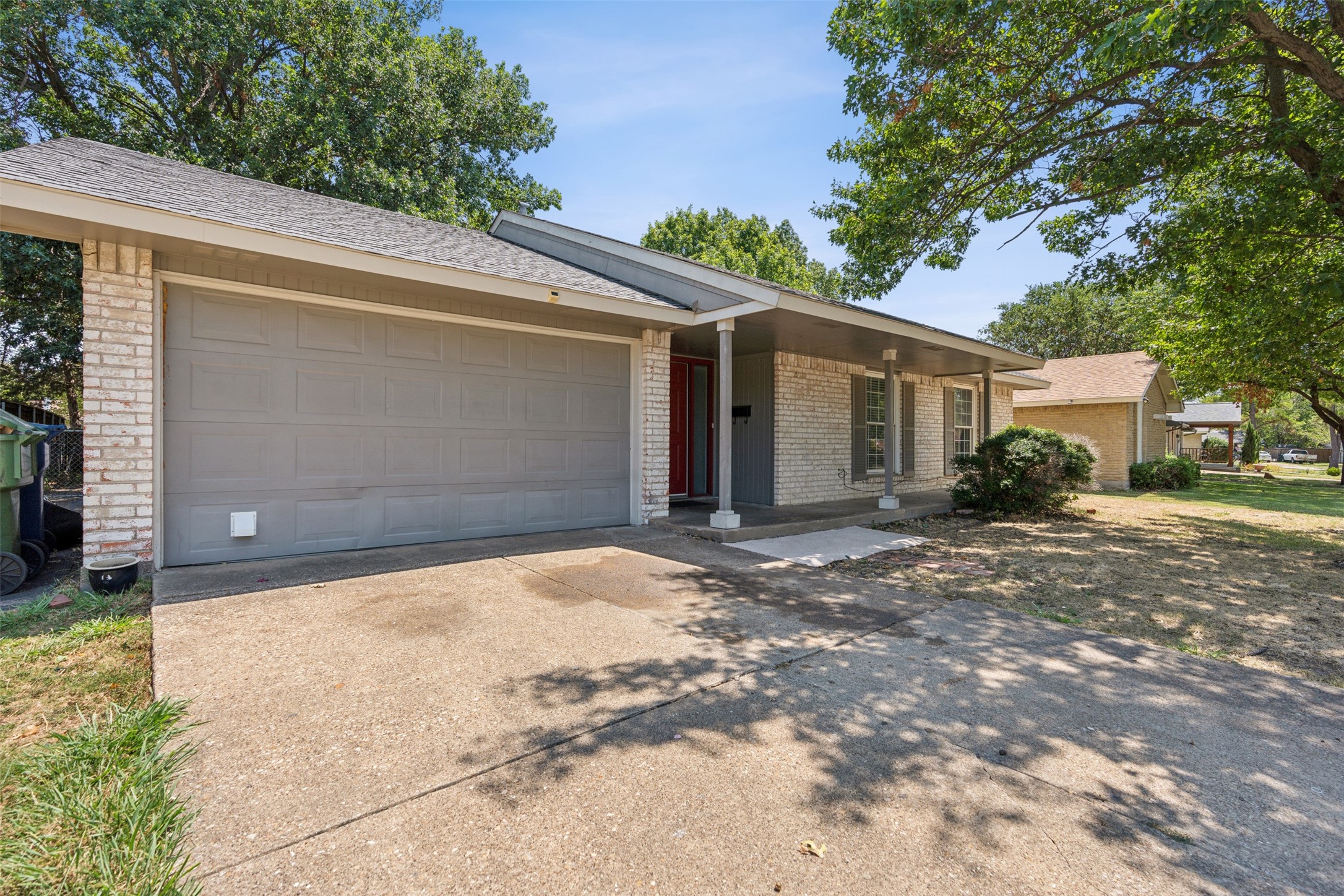 813 Greenbriar Drive