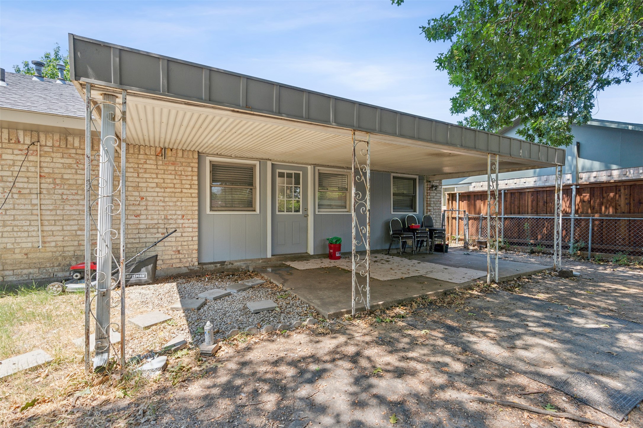 813 Greenbriar Drive