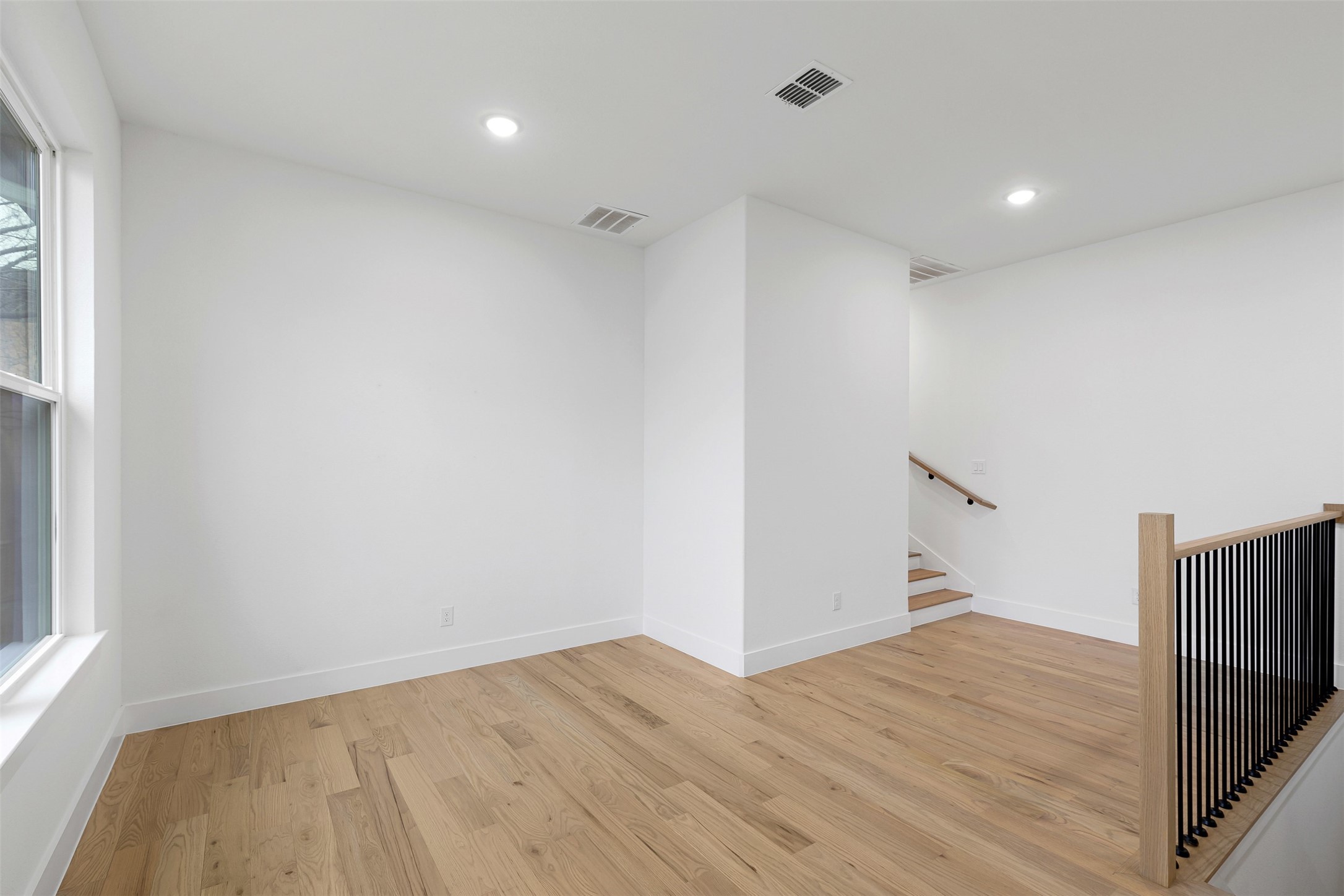 911 Bayonne Street