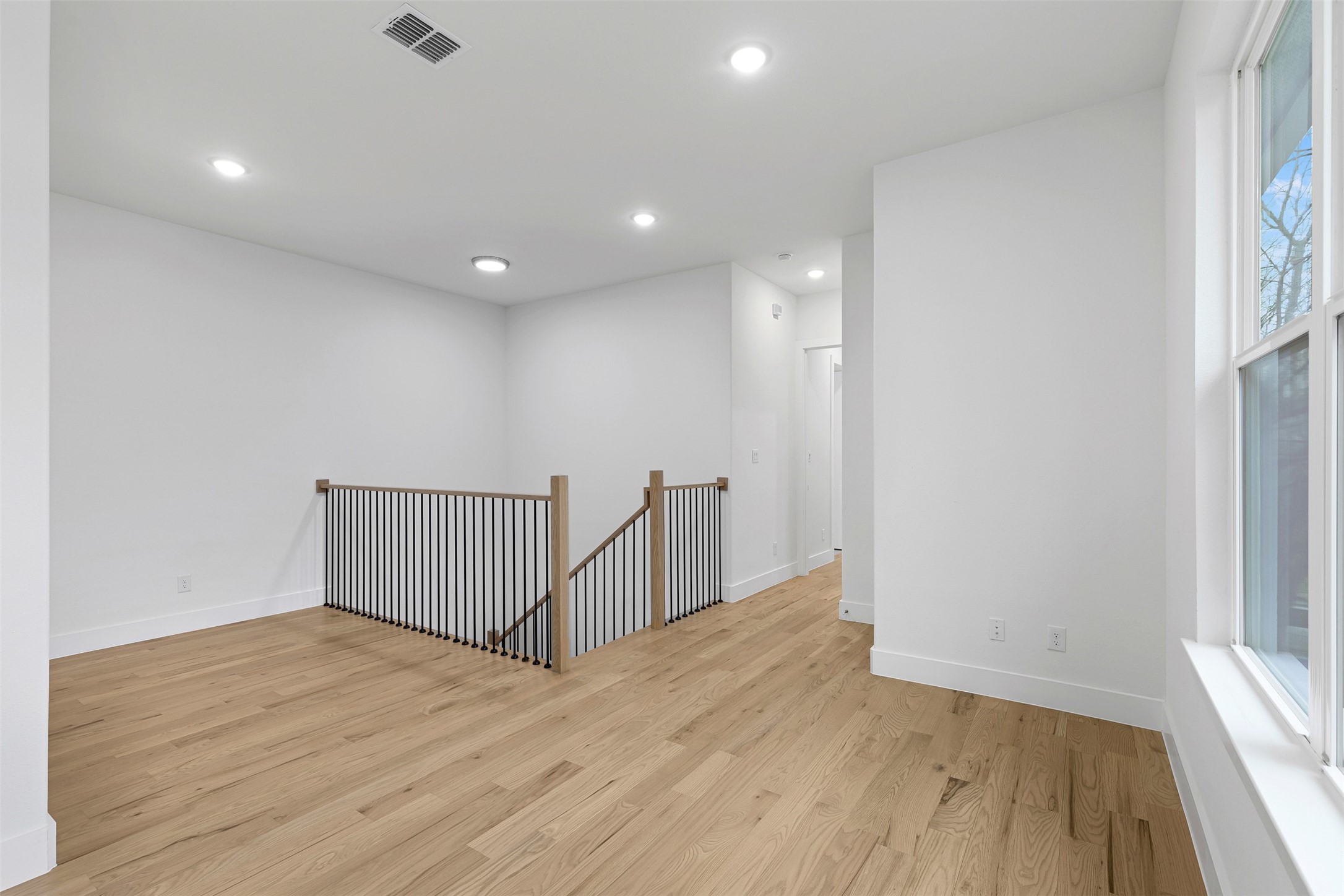 911 Bayonne Street