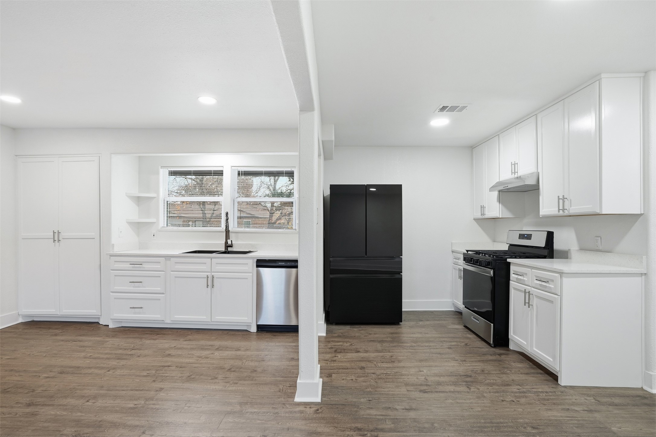 8949 Shorelark Drive