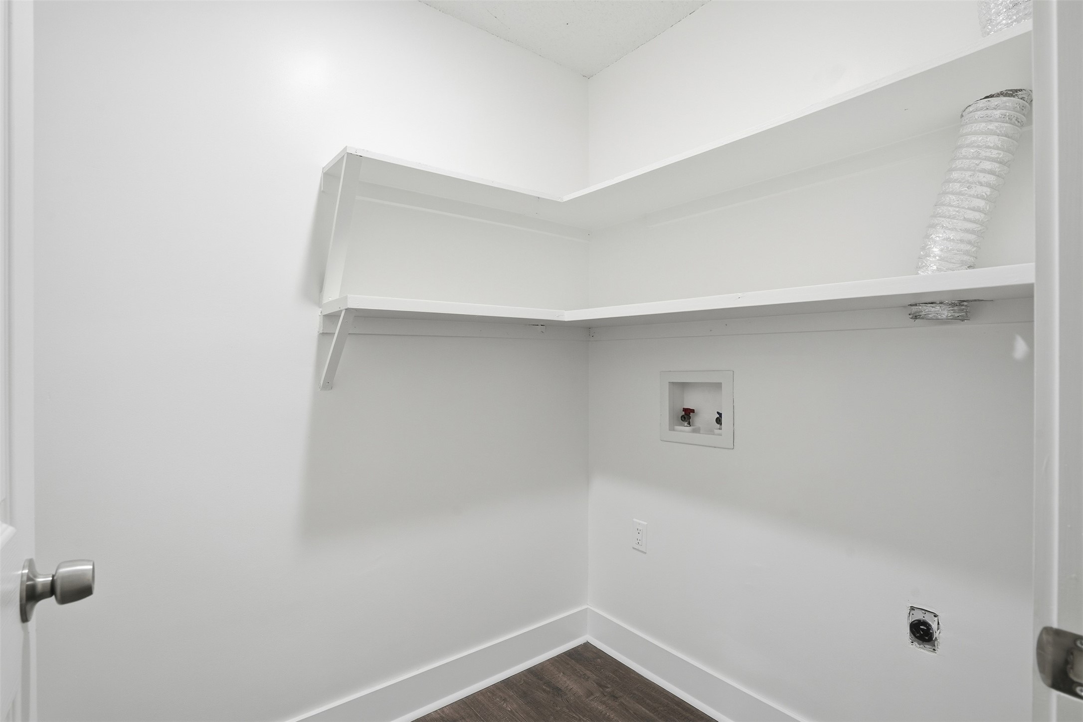 8949 Shorelark Drive