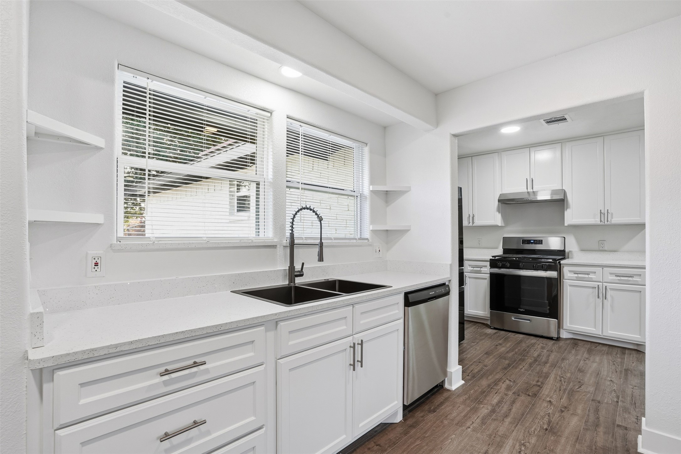 8949 Shorelark Drive