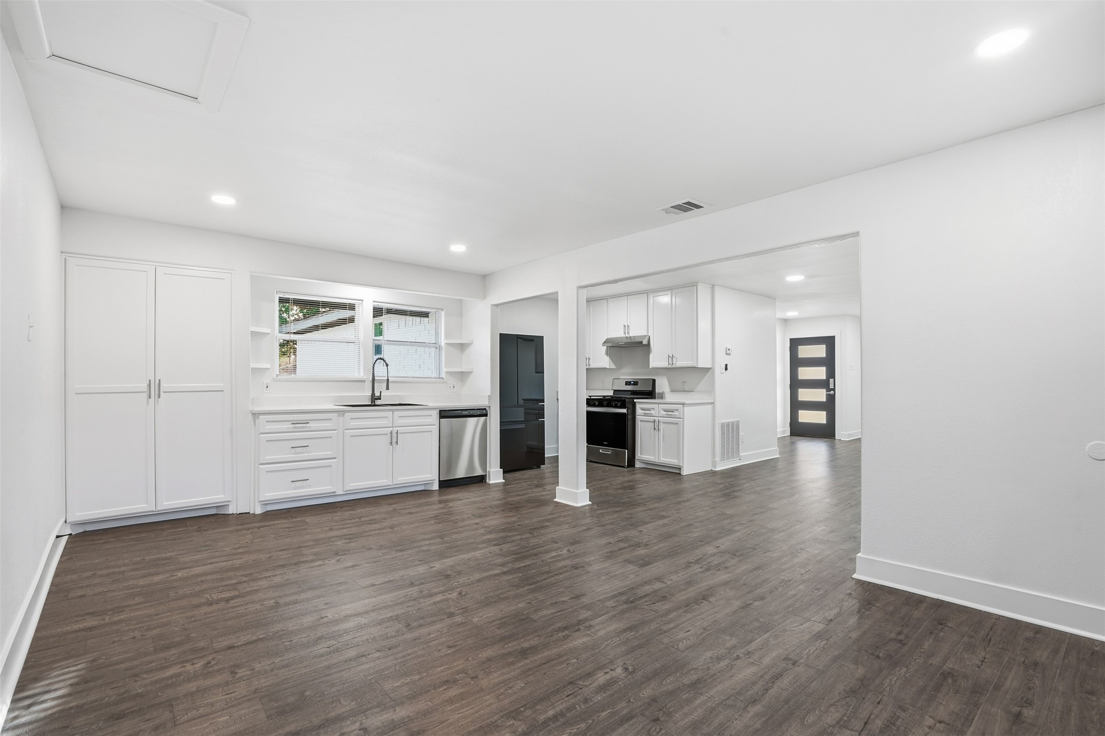 8949 Shorelark Drive