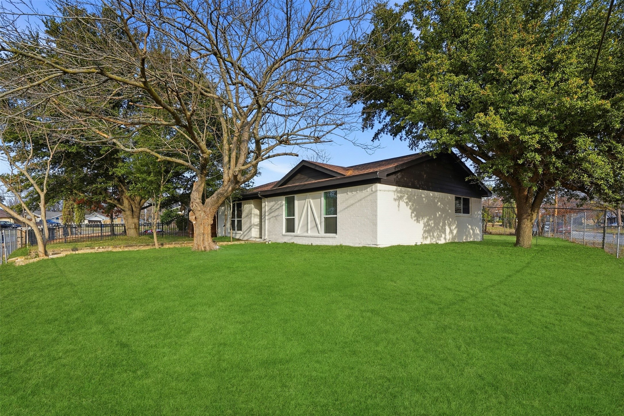 8949 Shorelark Drive