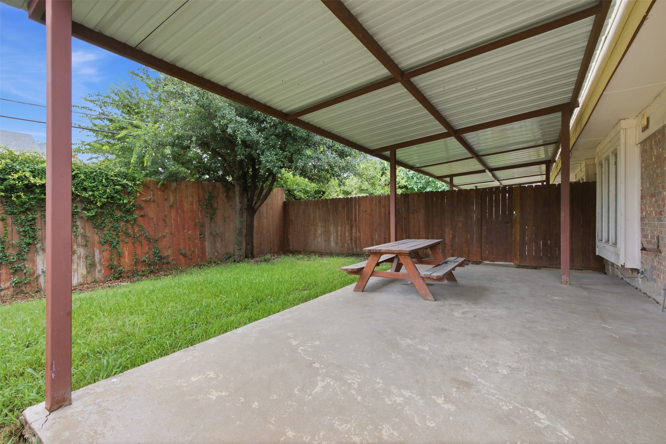 3636 Country Club Drive W