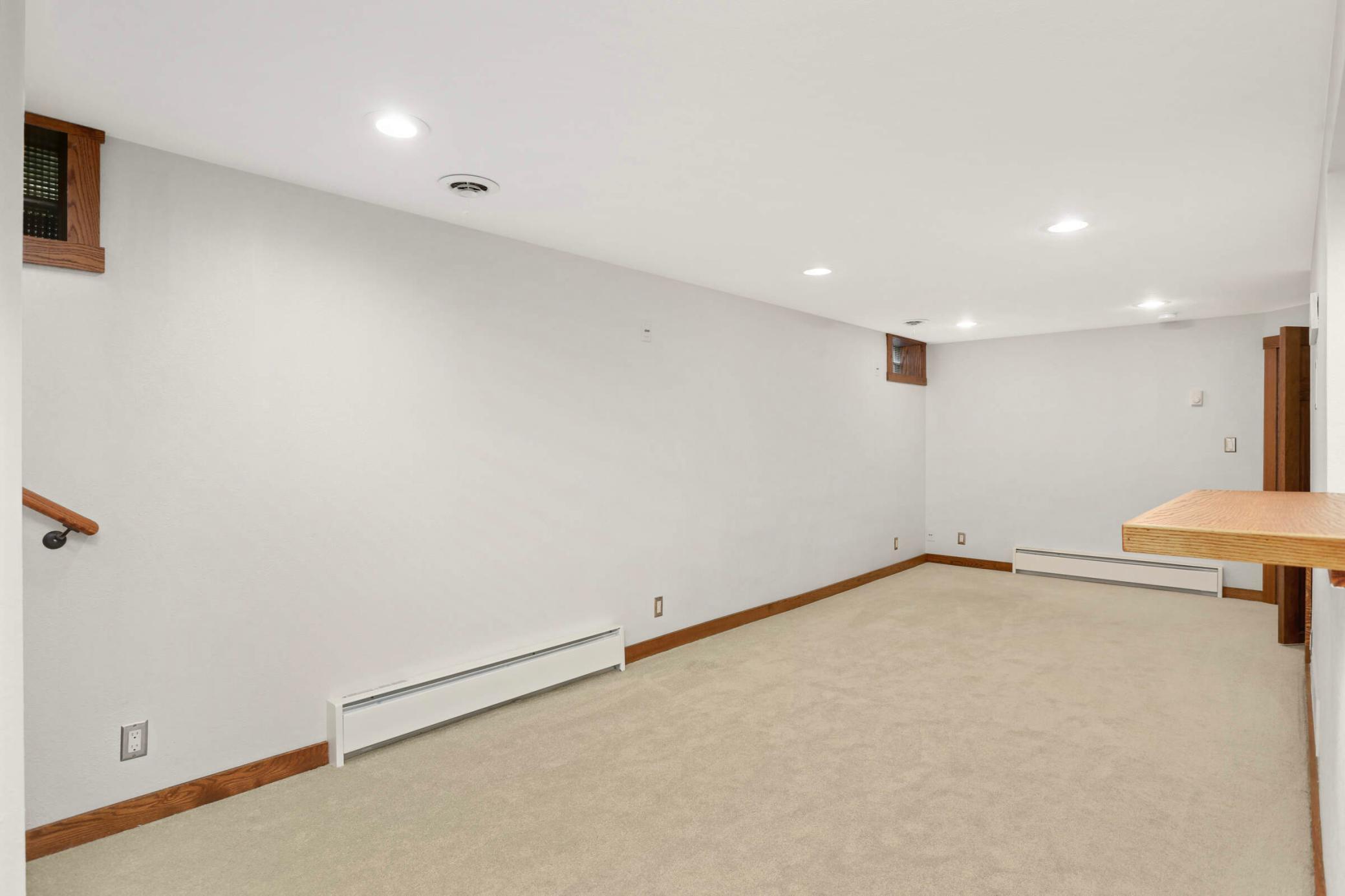 109 William Street N