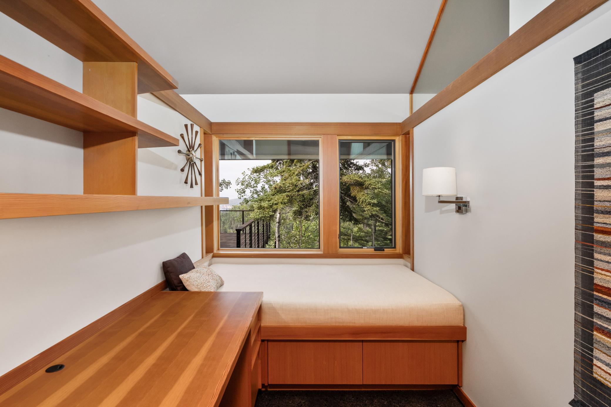 5725 Illgen Pines