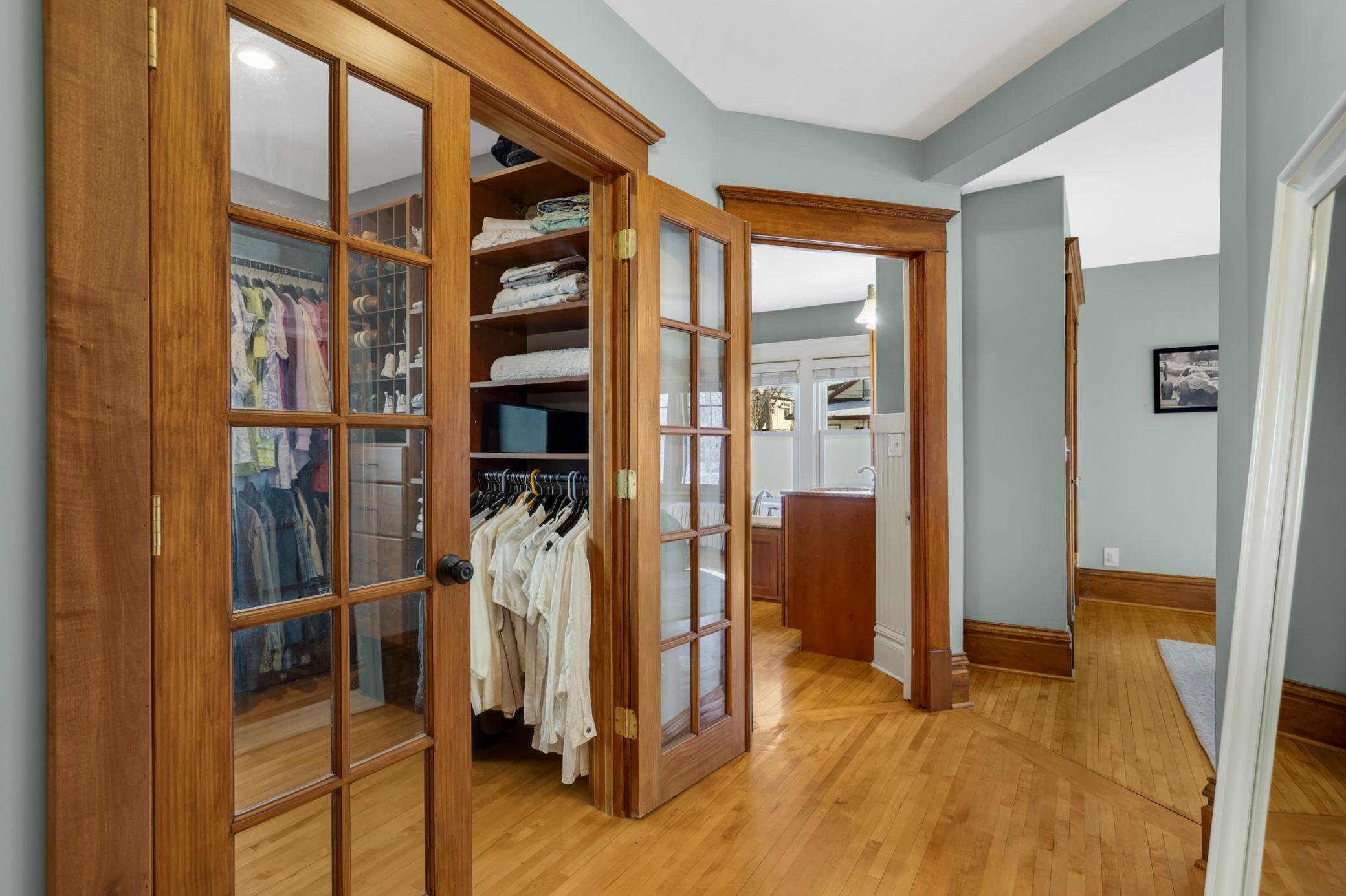 3233 Irving Avenue S