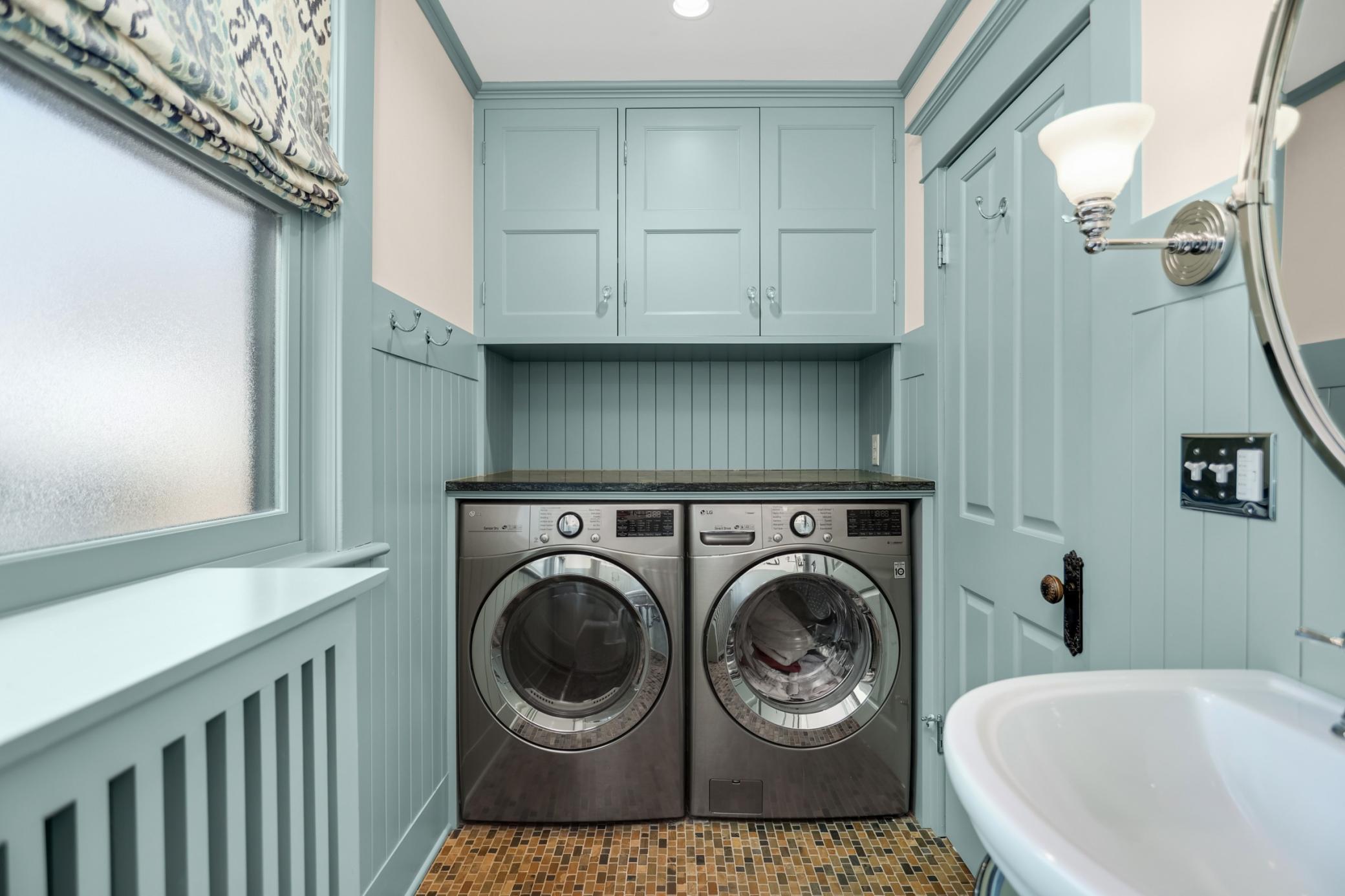 3233 Irving Avenue S