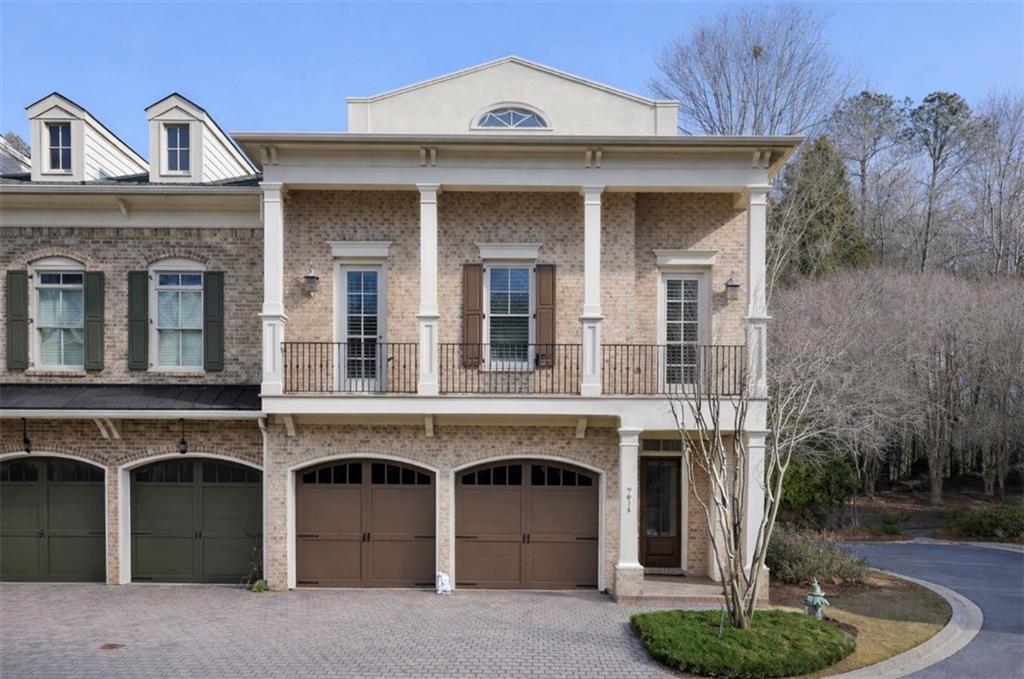 9030 Riverbend Manor