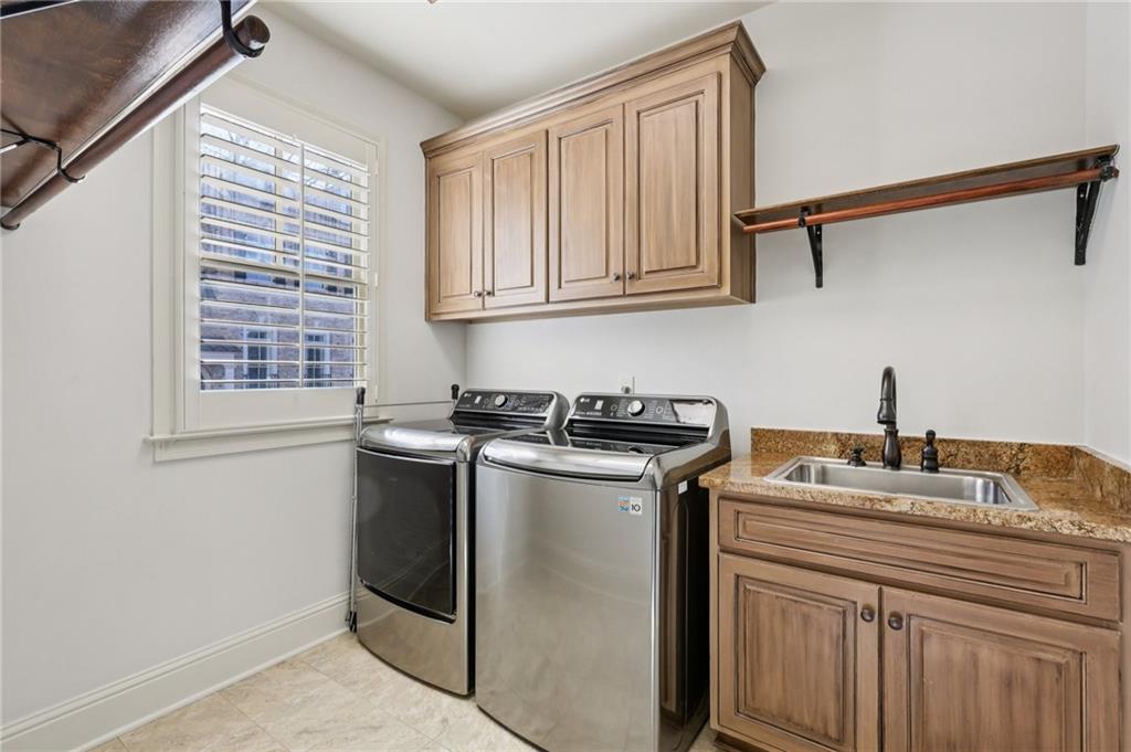 9030 Riverbend Manor