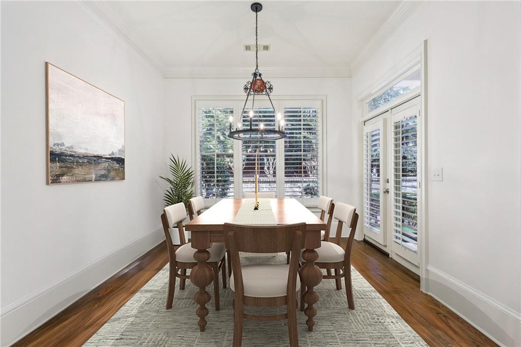 9030 Riverbend Manor