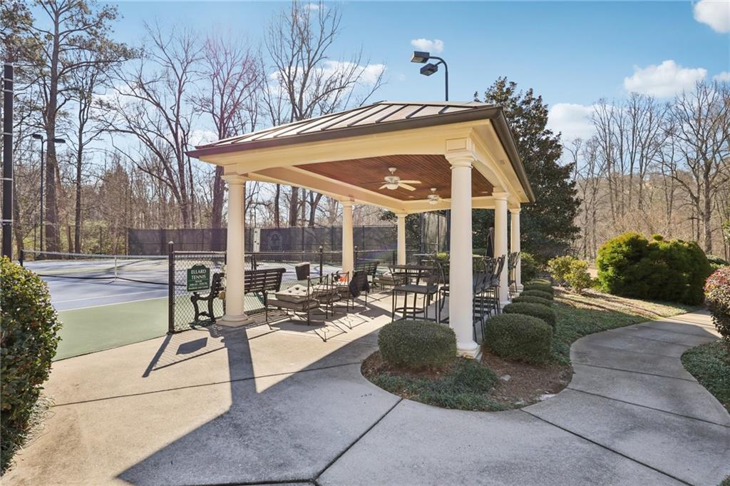 9030 Riverbend Manor