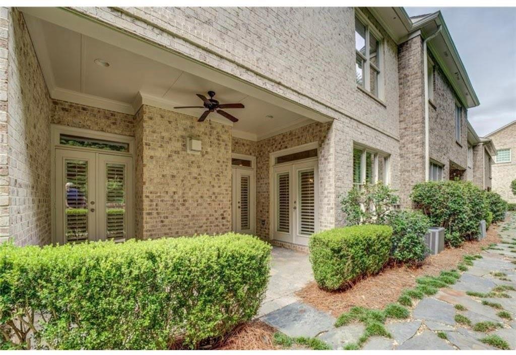 9030 Riverbend Manor