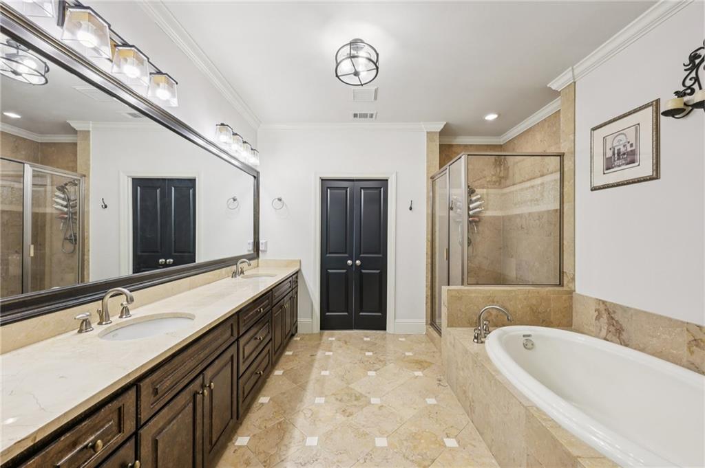 9030 Riverbend Manor