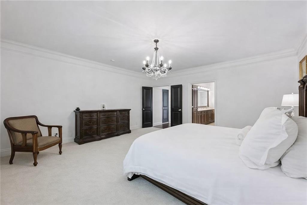 9030 Riverbend Manor