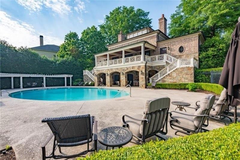9030 Riverbend Manor