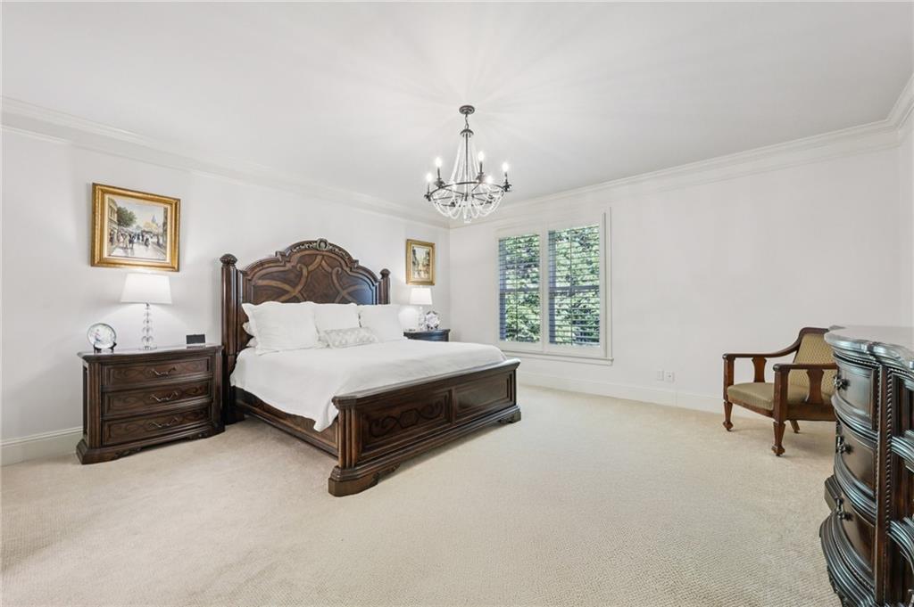 9030 Riverbend Manor
